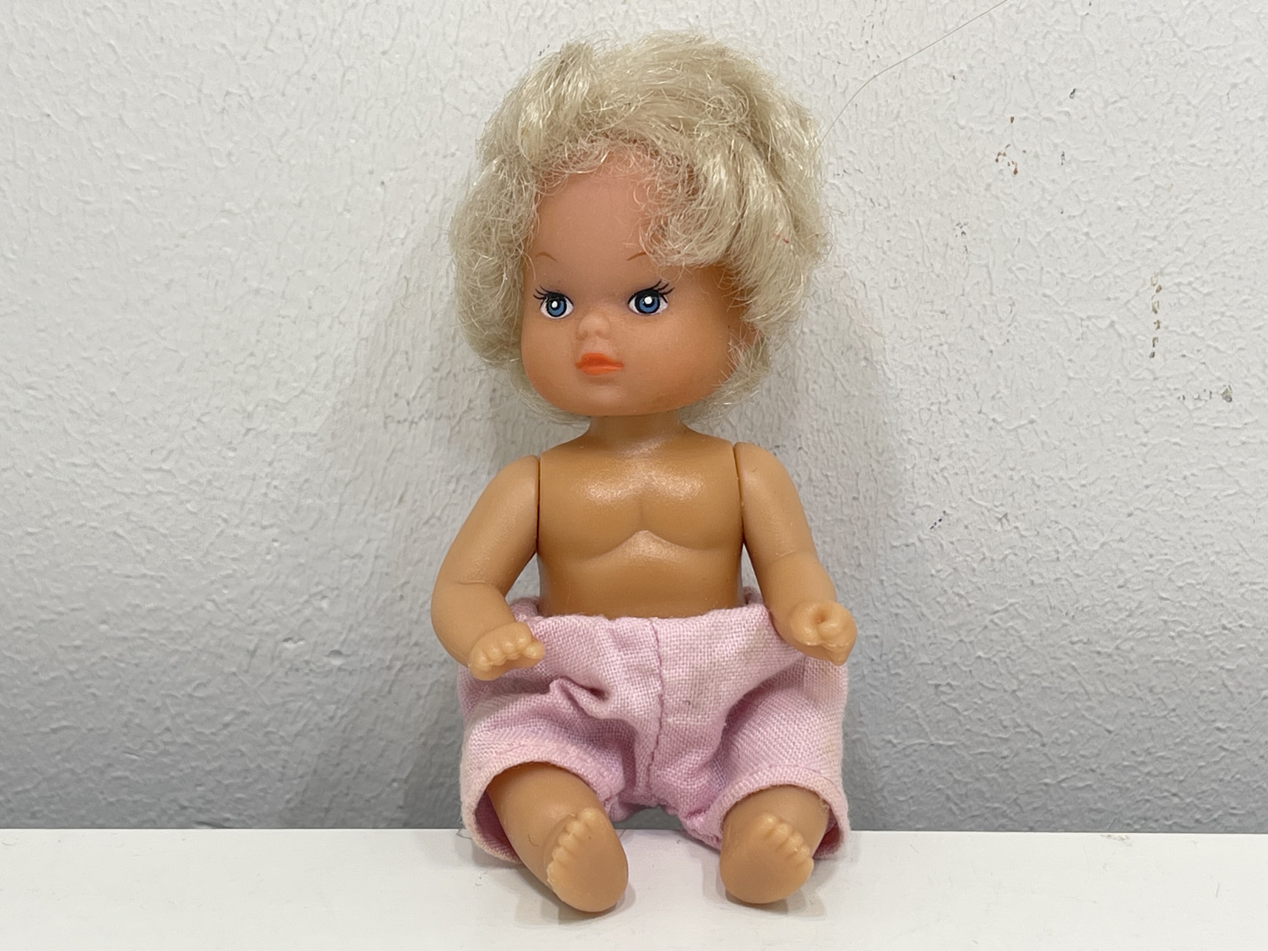 Sammler Vinyl Puppe 10 cm. Zustand siehe Fotos 