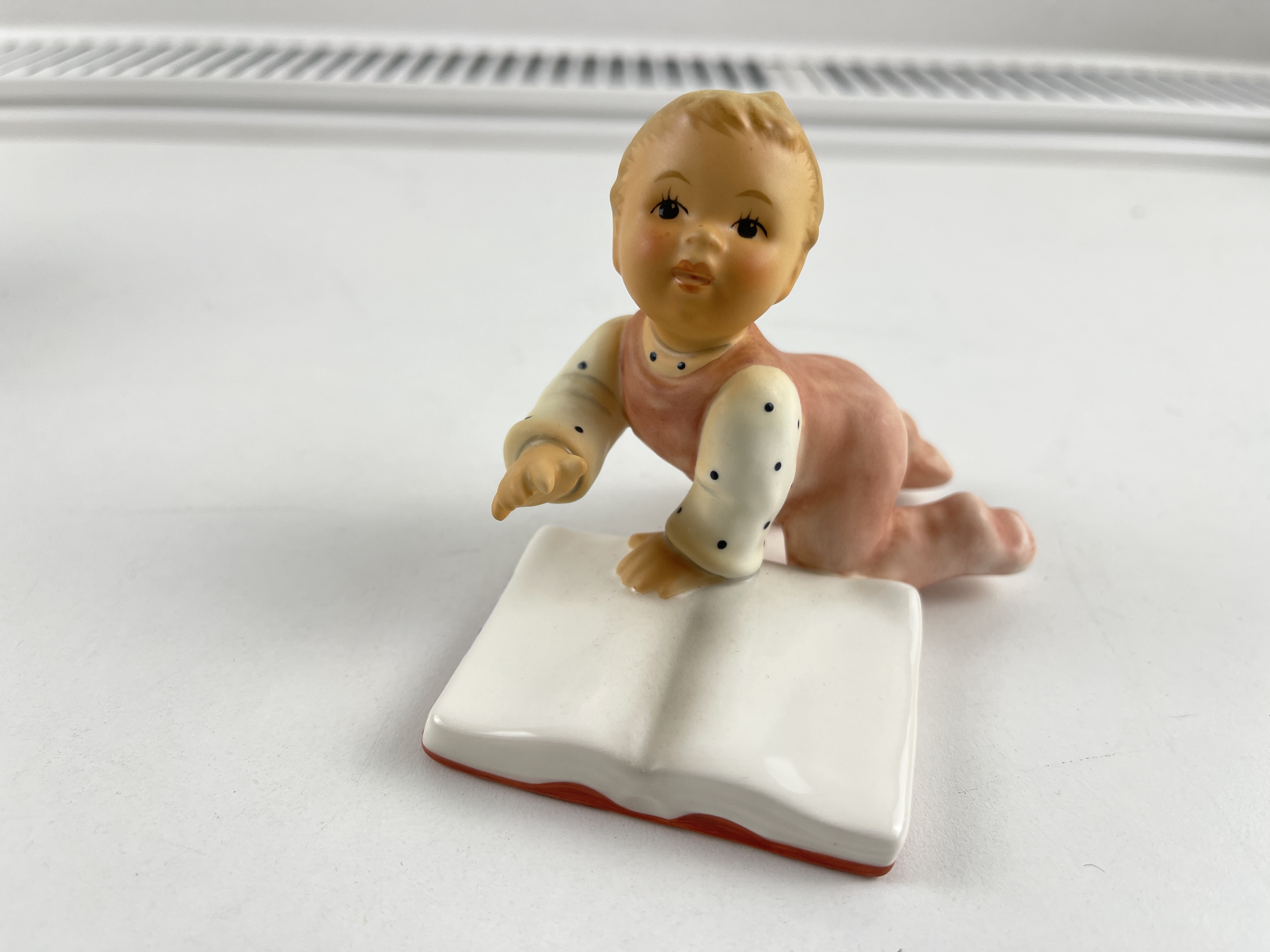 Hummel Figur 2354 Mein erstes Buch 7 cm. 1 Wahl. Top Zustand 