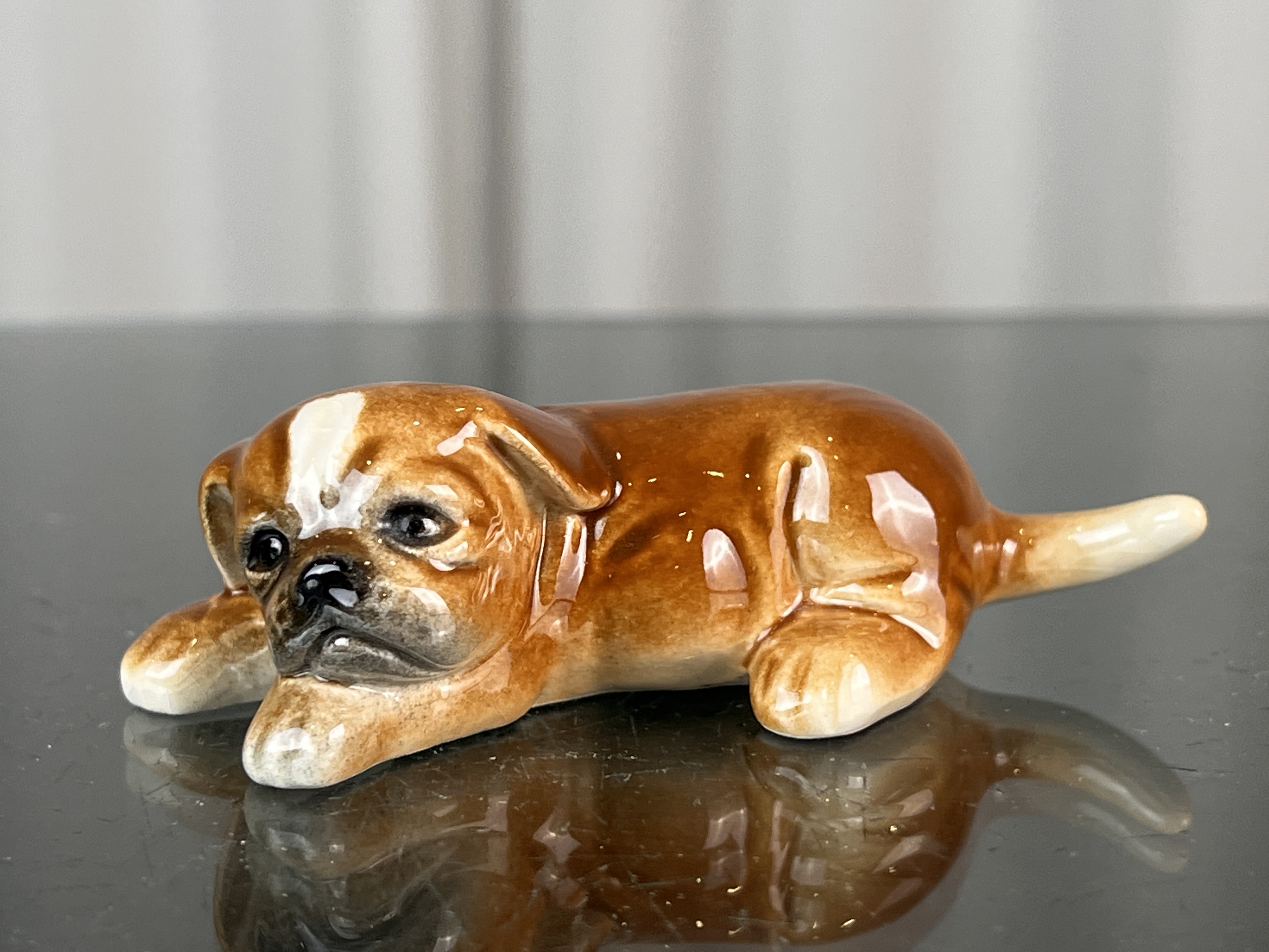 Goebel Figur Hund Porzellan 3 x 9 cm.... SW46868