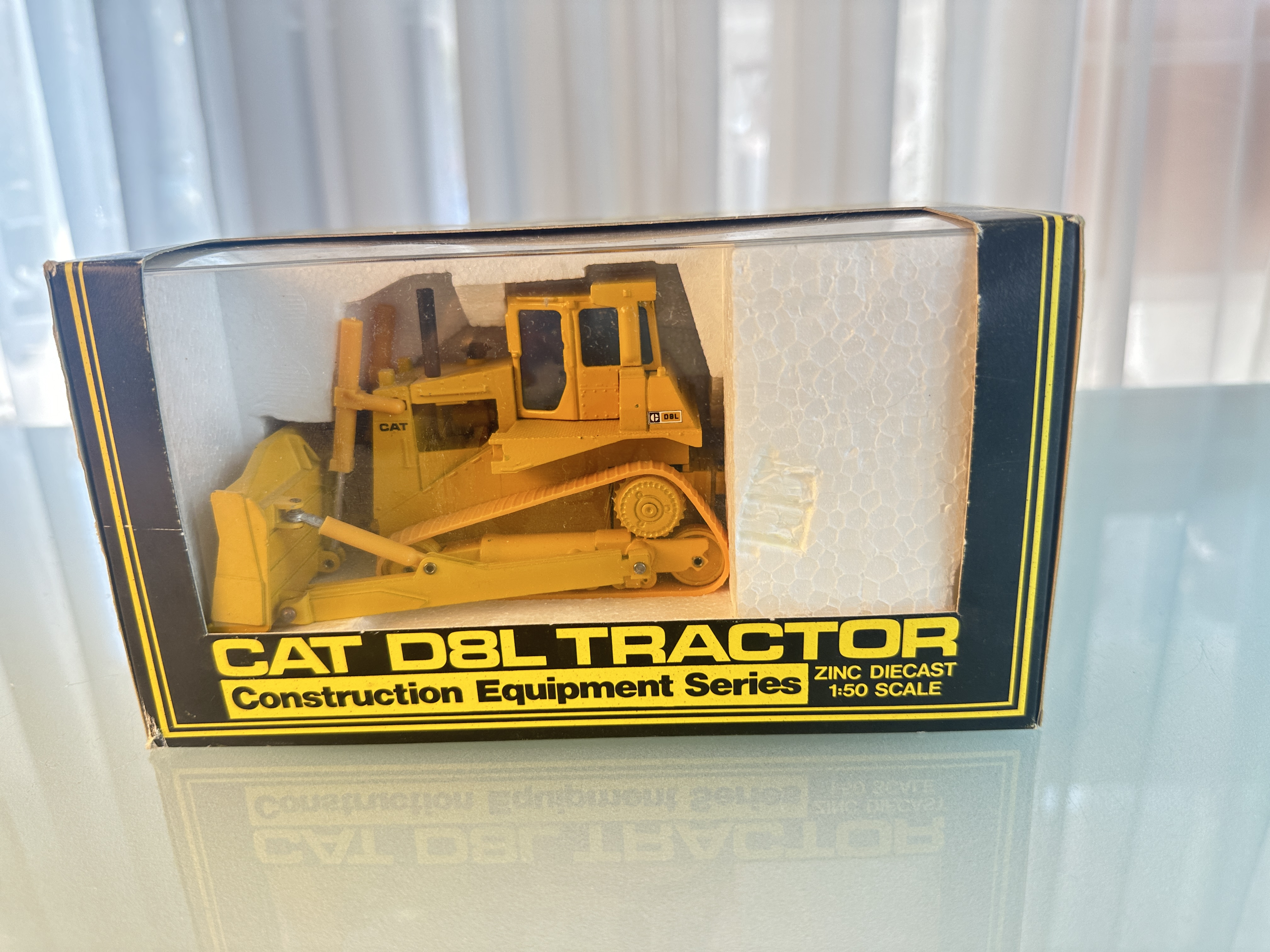  Caterpillar CAT D8L Tractor 12cm - Maßstab 1:50 Top Zustand mit OVP 