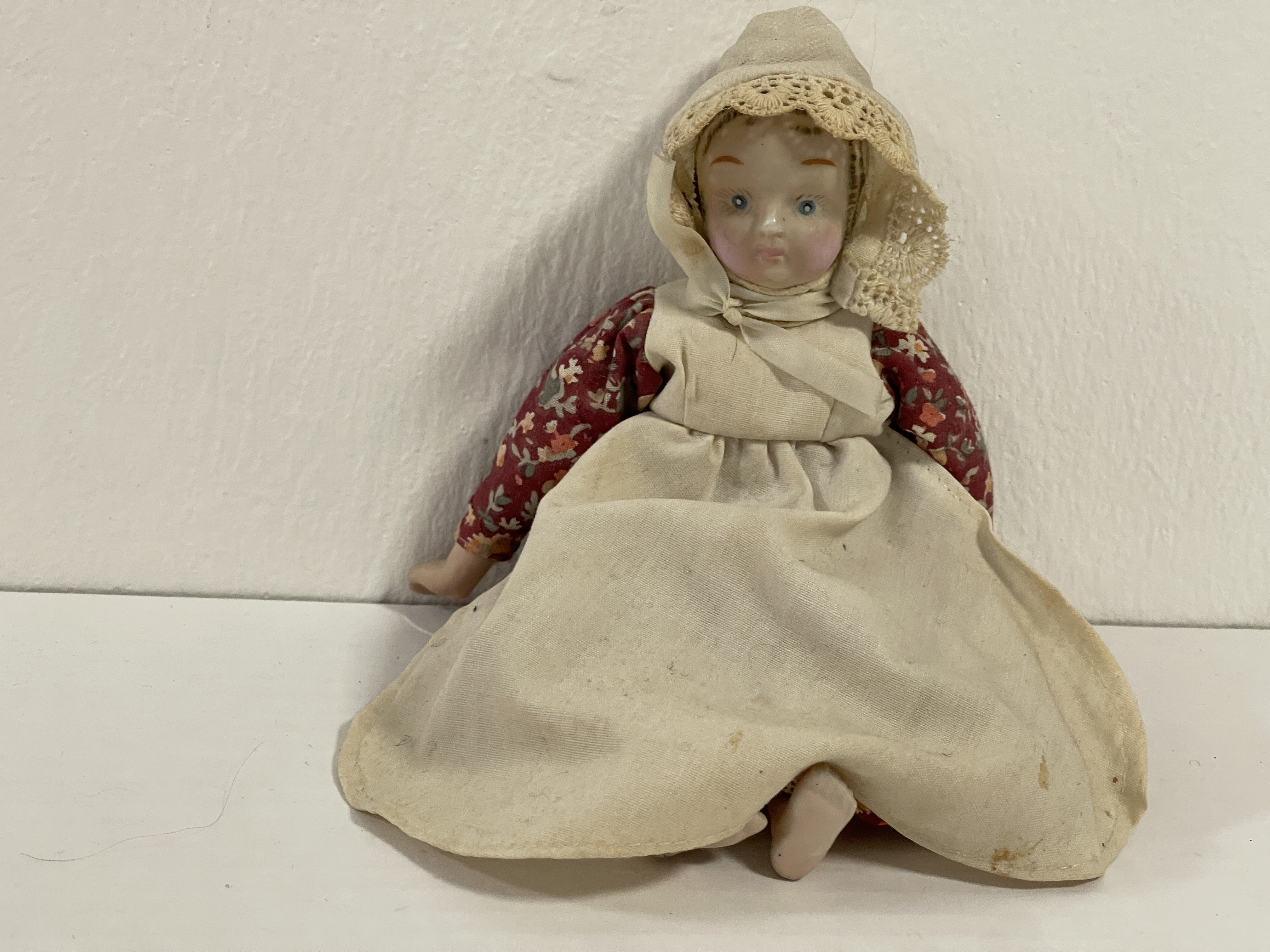 Sammler Porzellan Puppe 17 cm. Zustand siehe Fotos 