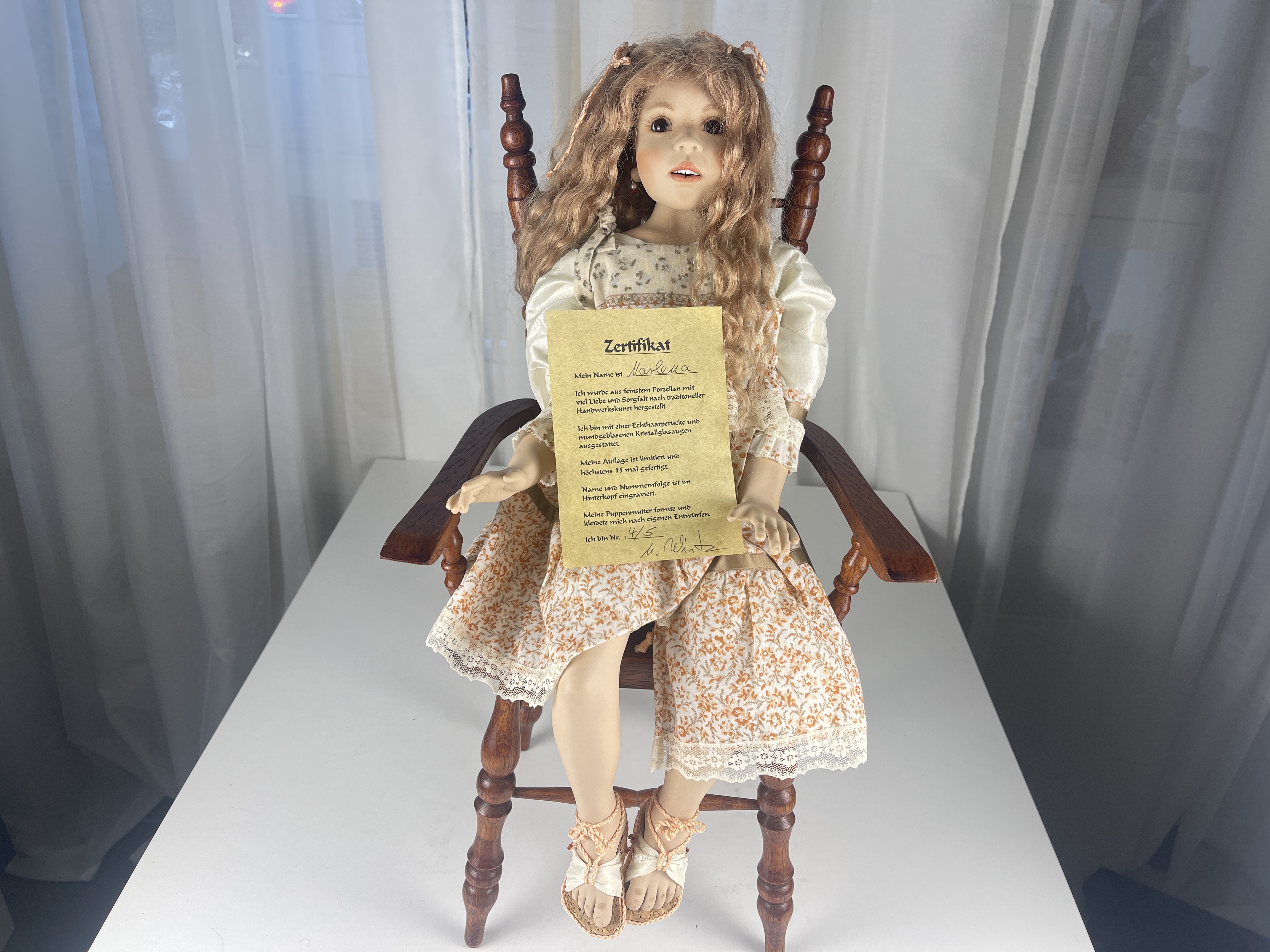 Künstlerpuppe Porzellan Puppe Marlena  48 cm. Zustand siehe Fotos (Ohne Stuhl)