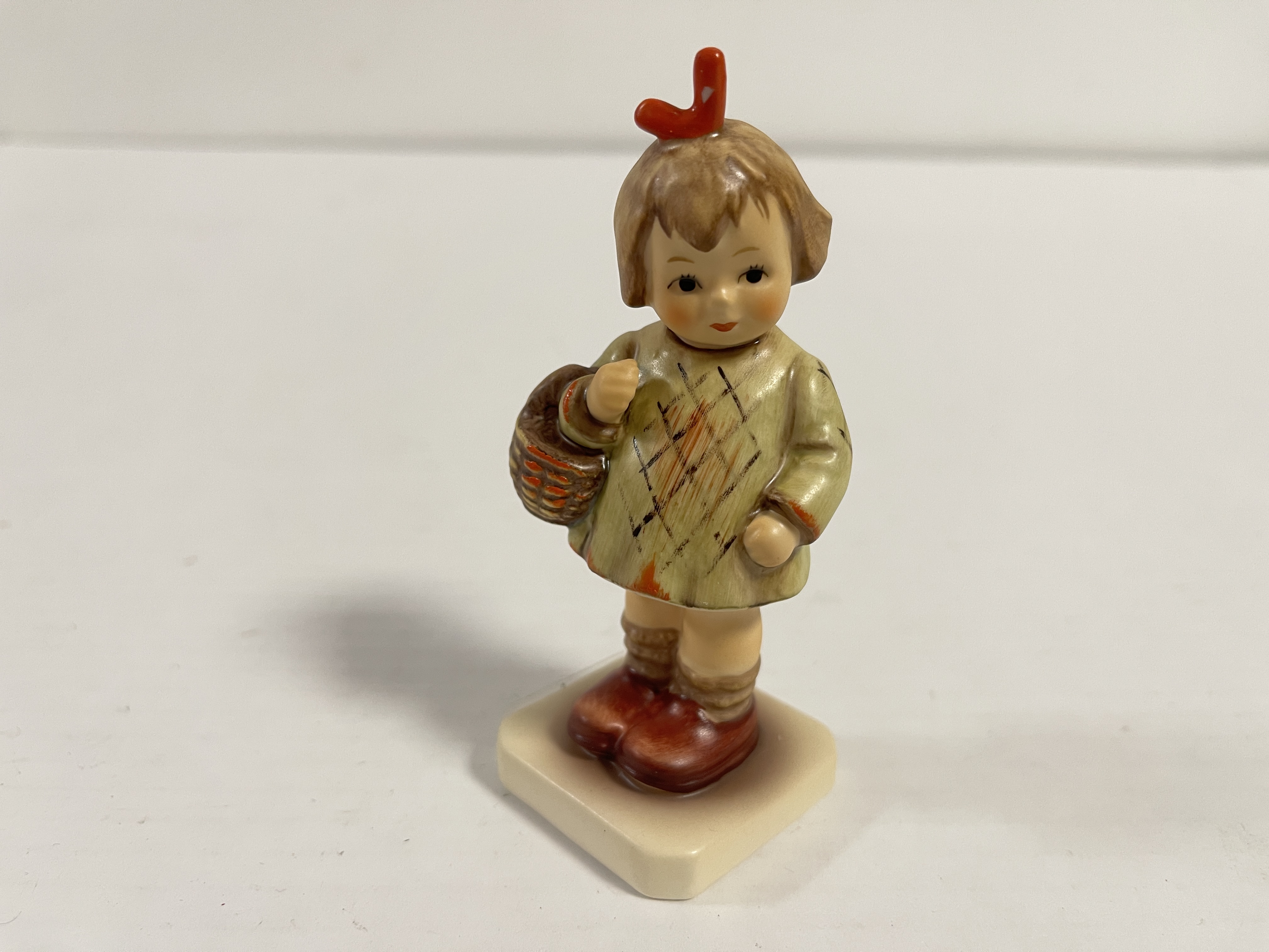M.I. Hummel Figur 479 Ich bring Dir was 10 cm. 1 Wahl. Top Zustand  