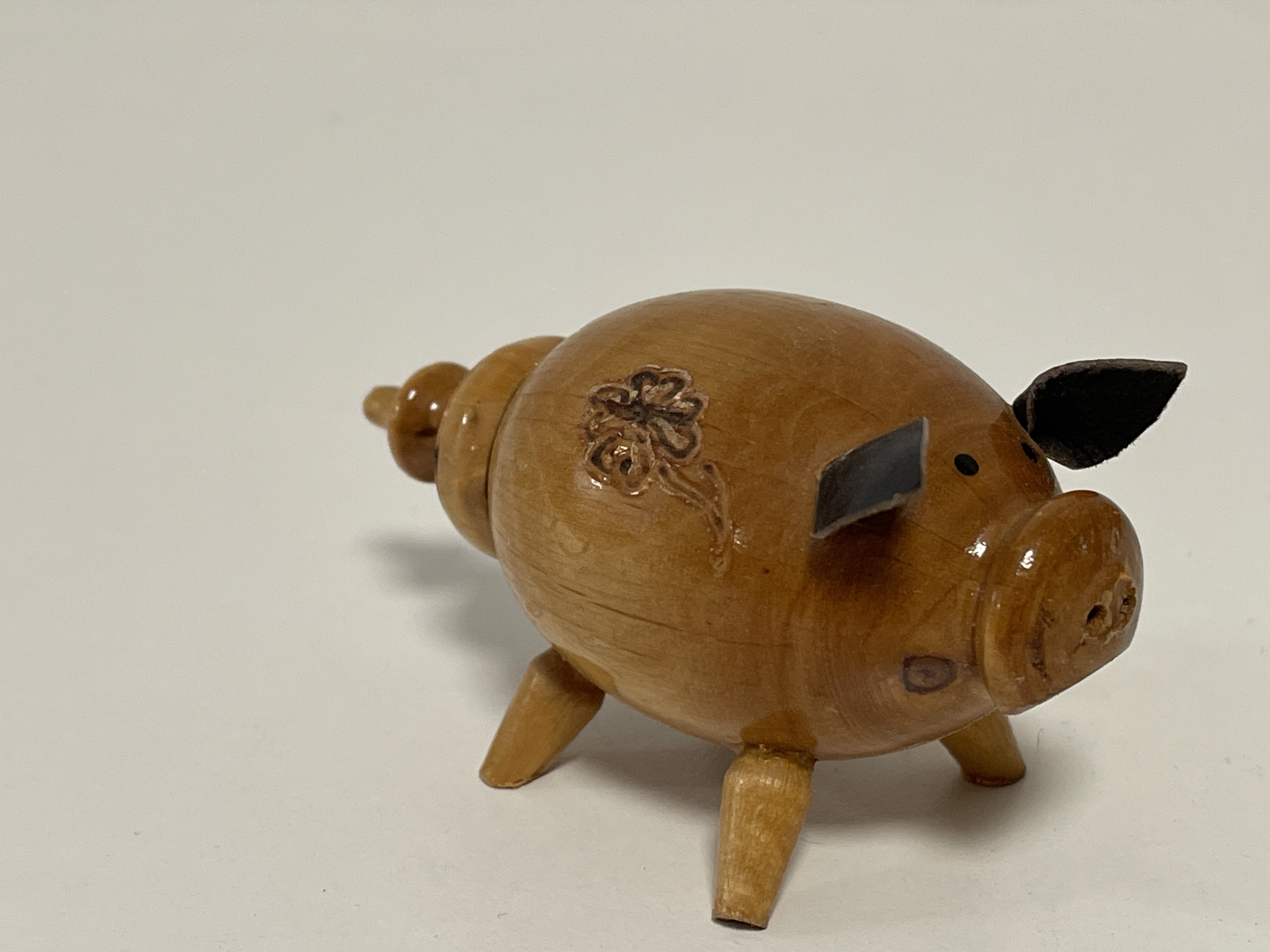Erzgebirge Figur Salz / Pfeffer Streuer Schwein 9 x 4 cm. Zustand siehe Fotos    