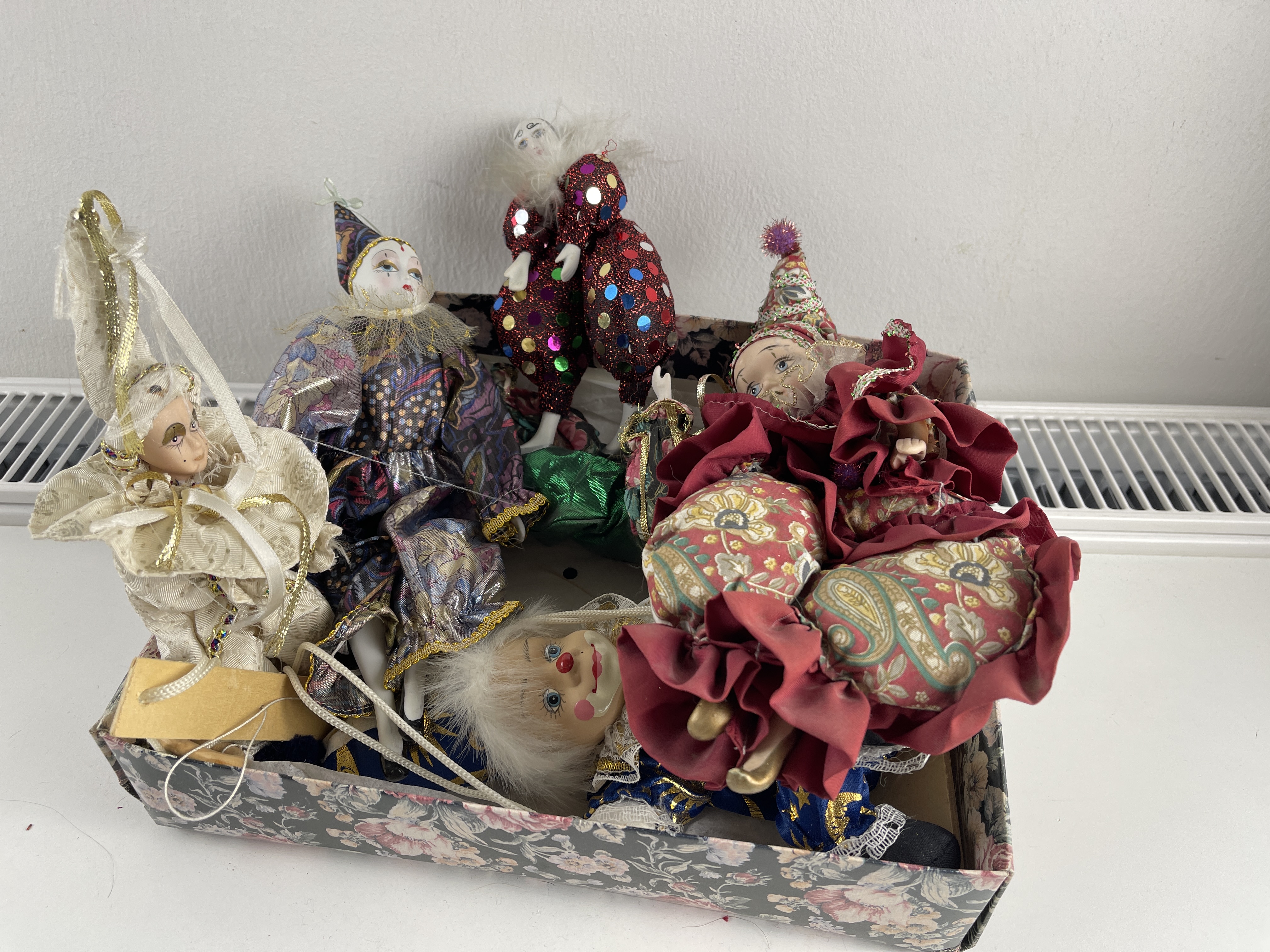 Puppenkonvolut Verschiedene kleine Clown Puppen.  Guter Zustand