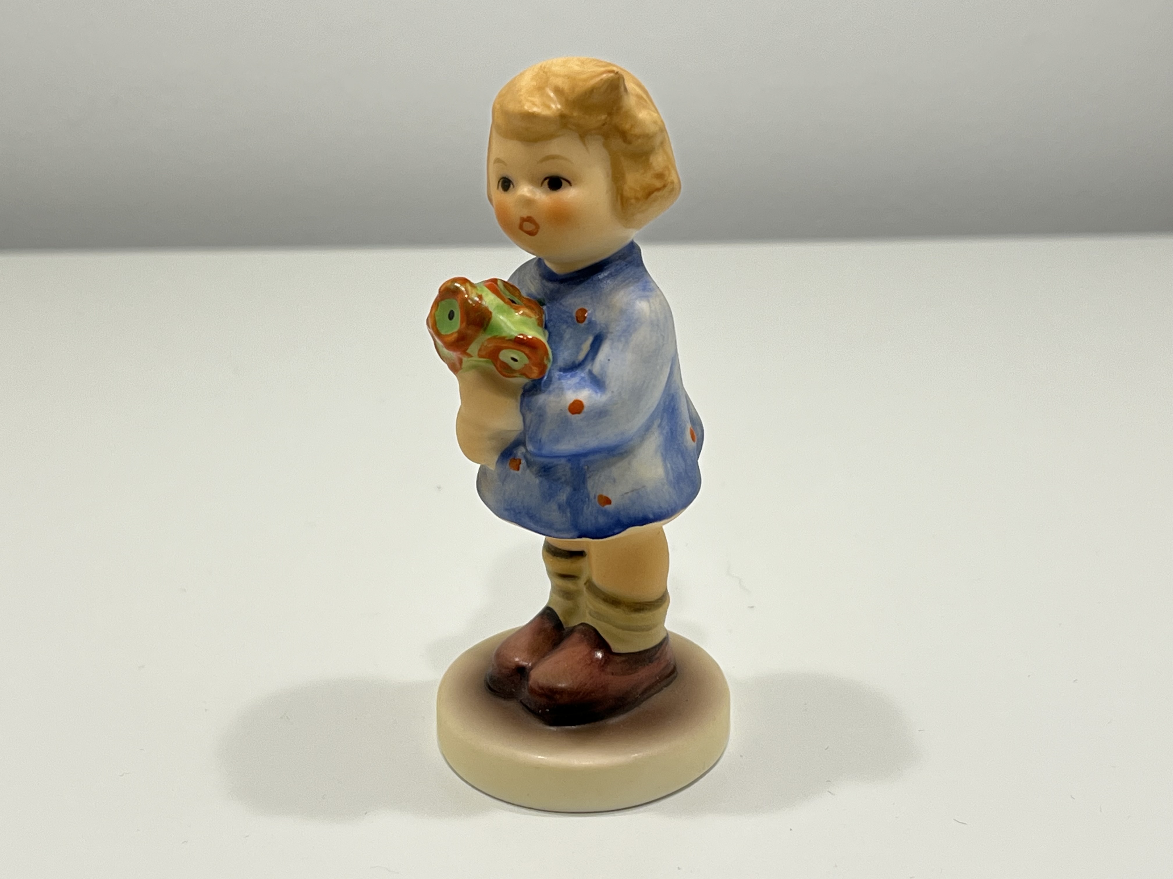 Hummel Figur 239/A Mädchen mit Blumenstrauß 9 cm. 1 Wahl - Top Zustand 