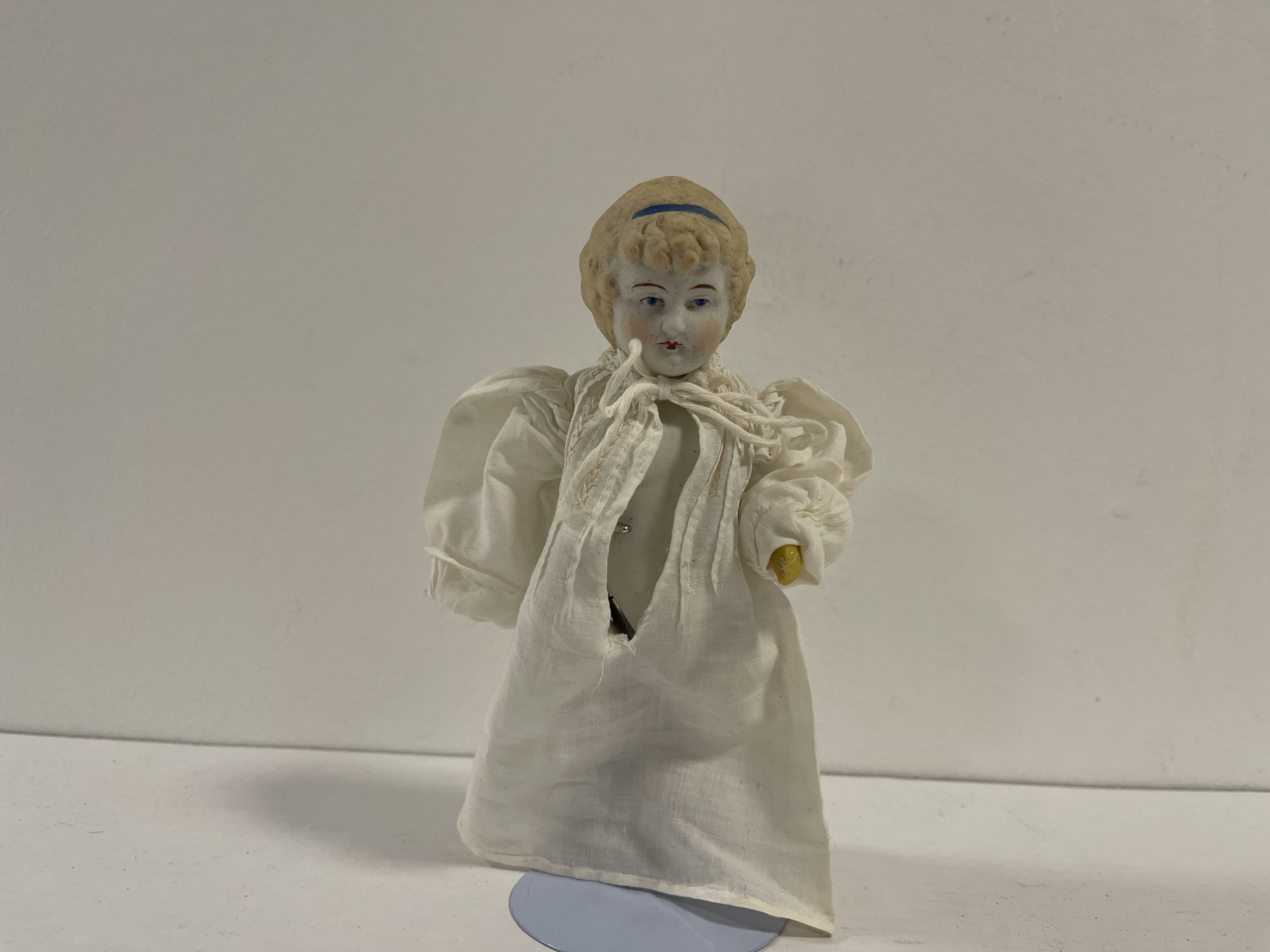 Alt Künstlerpuppe Porzellan Puppe  19 cm Zustand Siehe Fotos.    