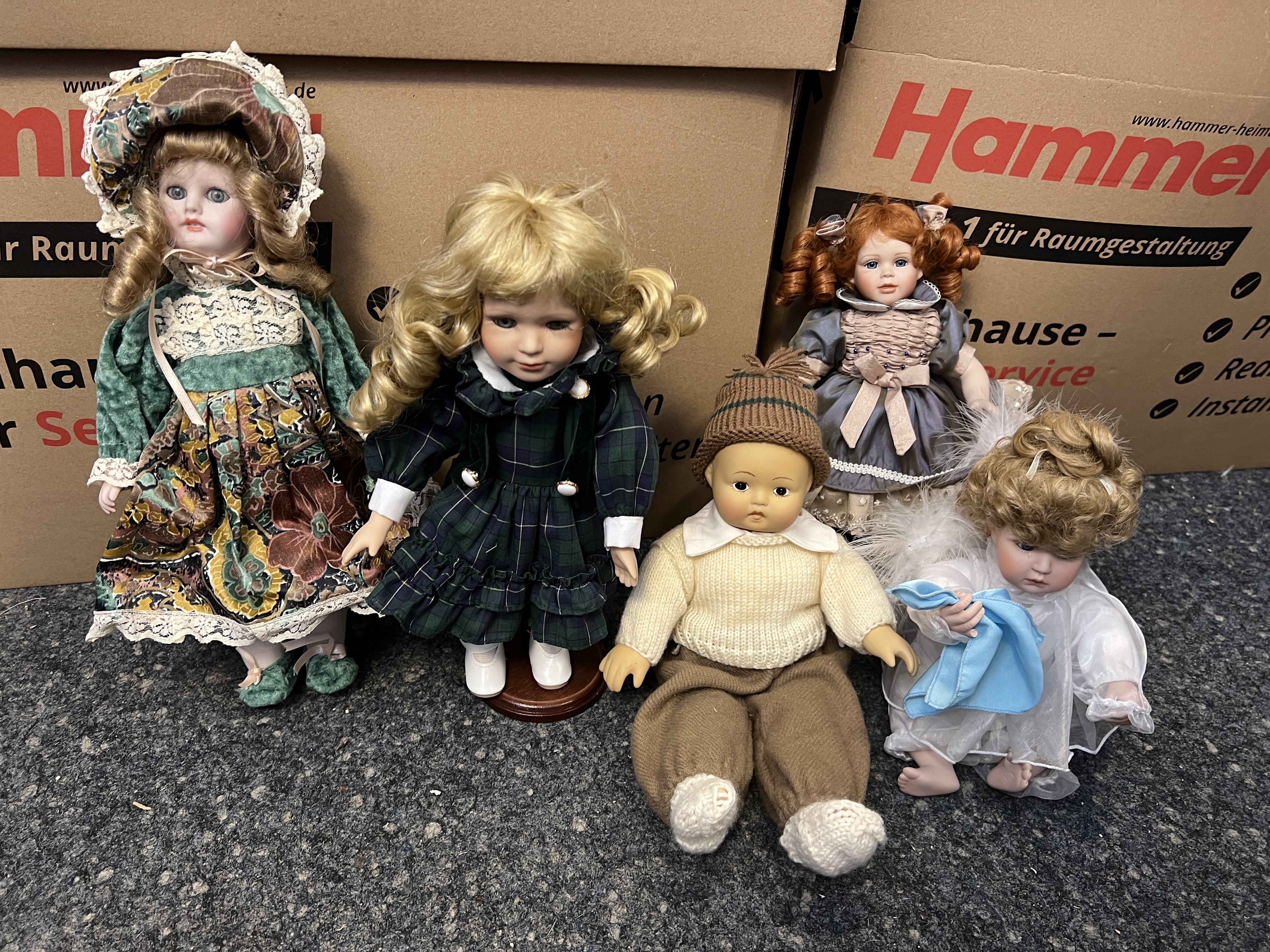 Puppenkonvolut Porzellan 5 Stück. bis ca. 34 cm. Top Zustand   