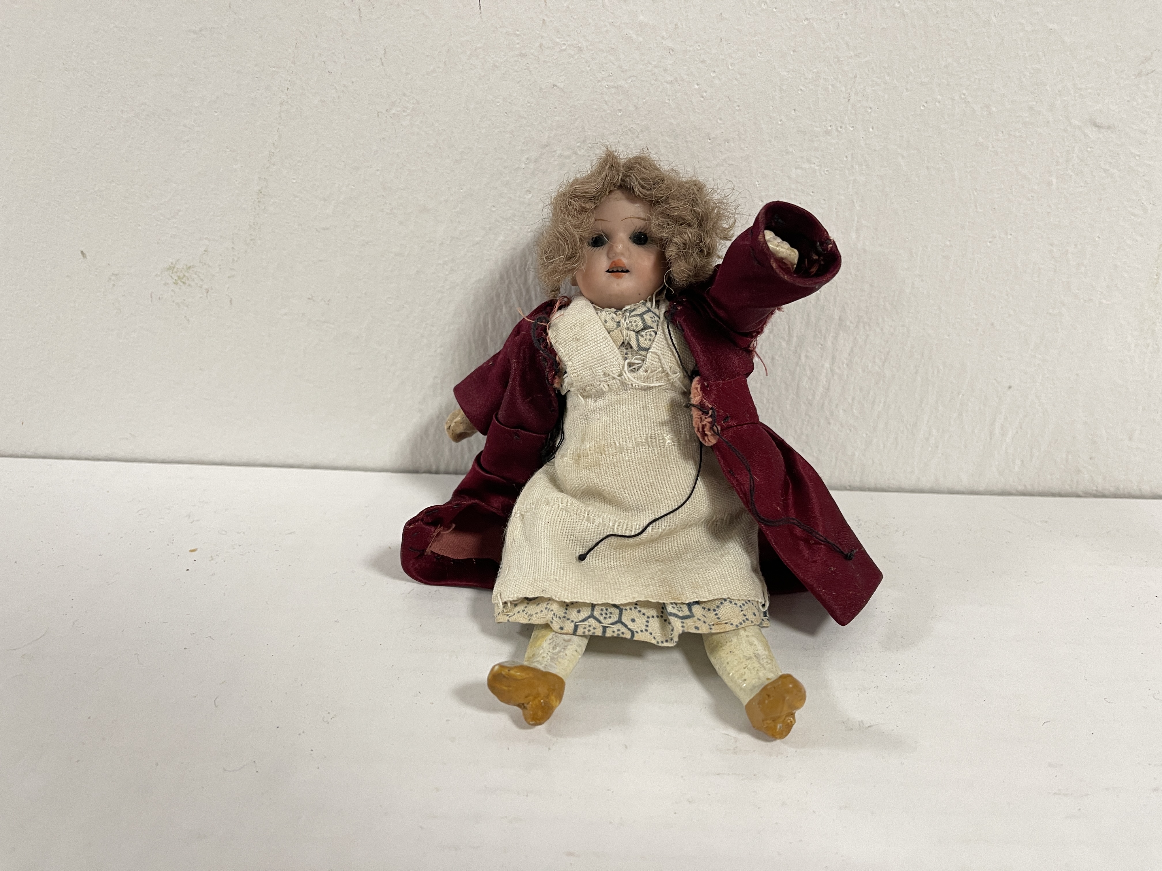 Alt Künstlerpuppe Porzellan Puppe  15,5 cm Zustand Siehe Fotos.  