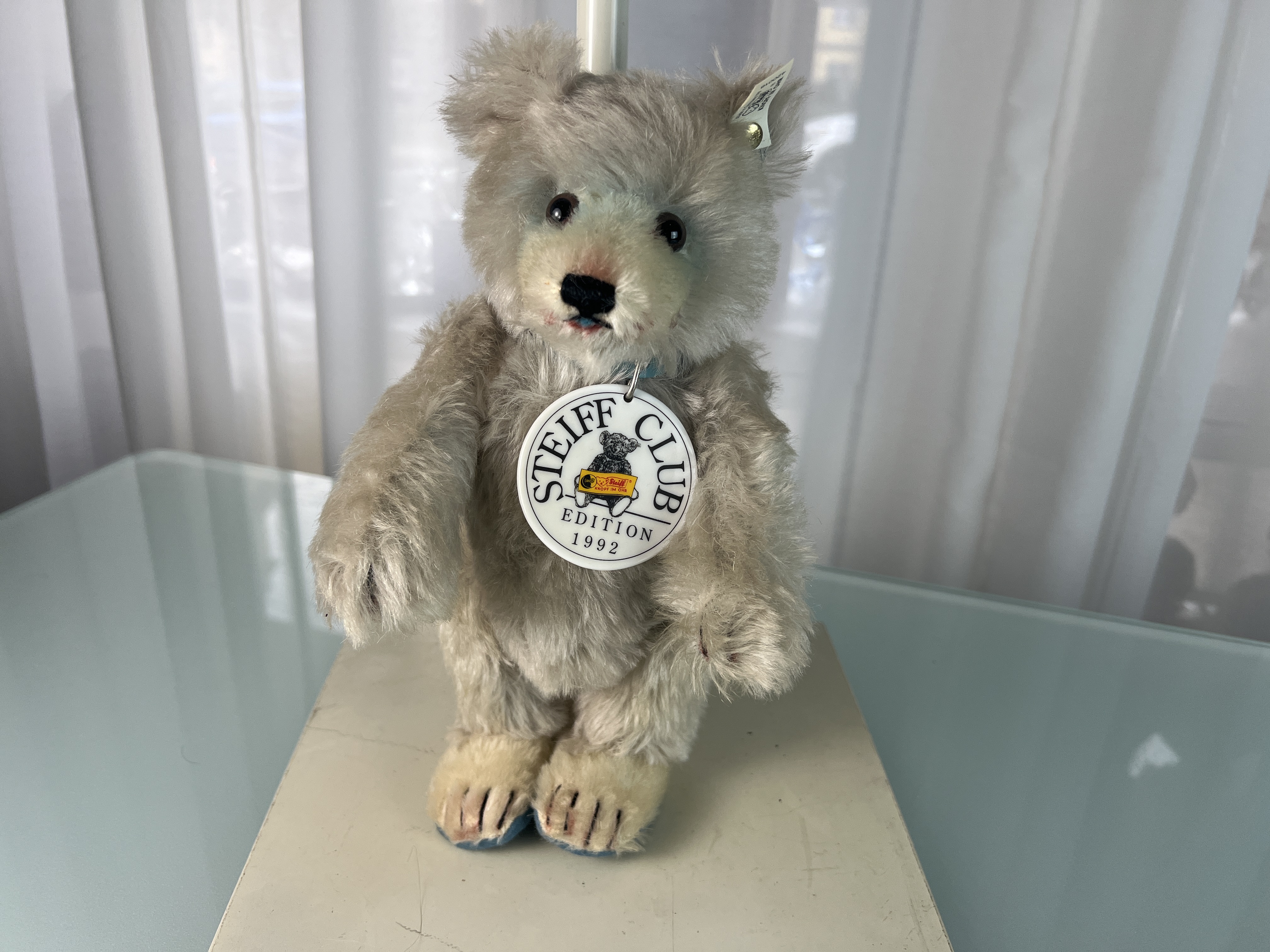 Steiff Tier 420016 Club 1992 Teddy Bär 28 cm. Leicht verschmutzt 