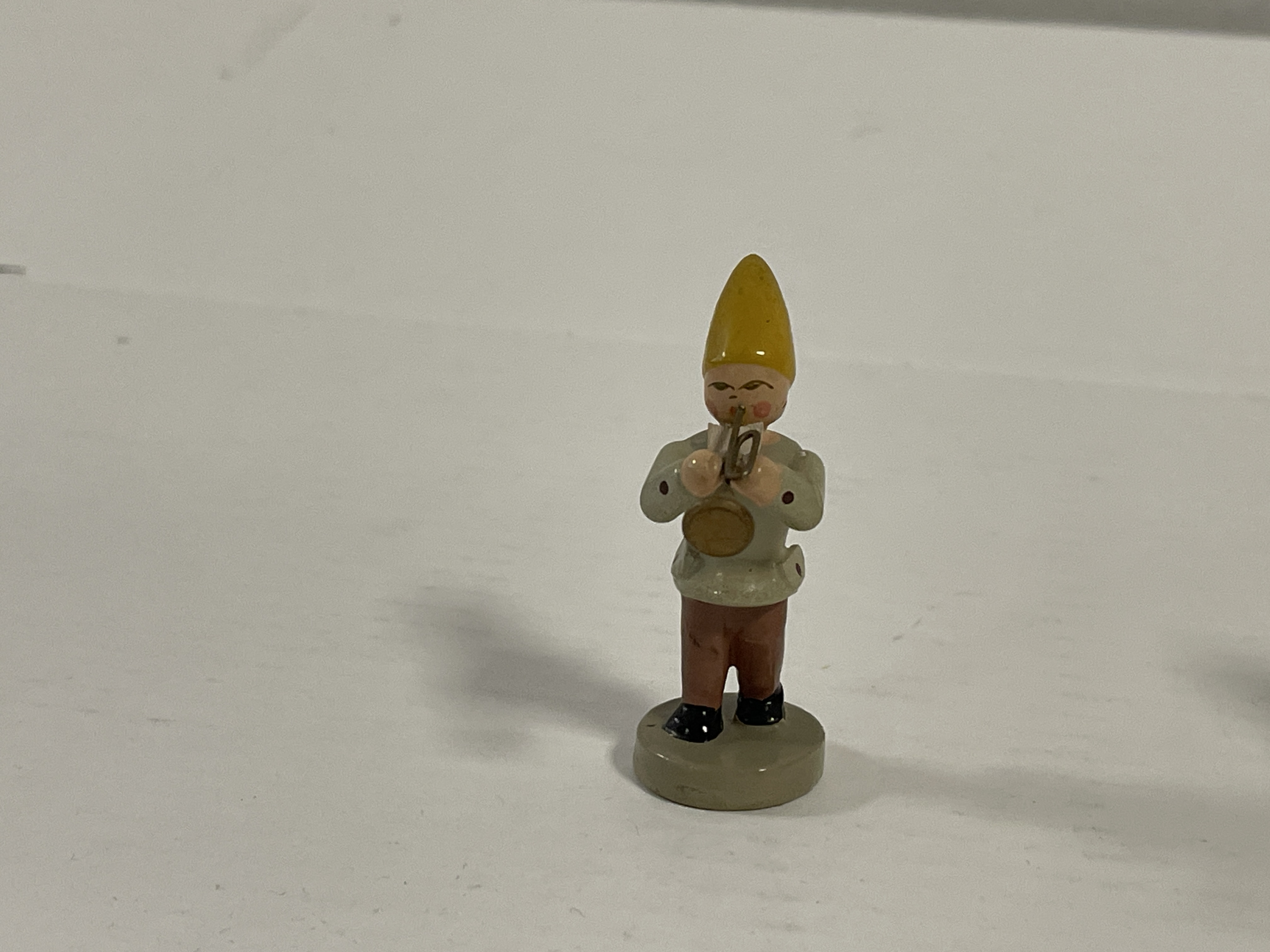  Erzgebirge Figur 6 cm. Zustand siehe Fotos 