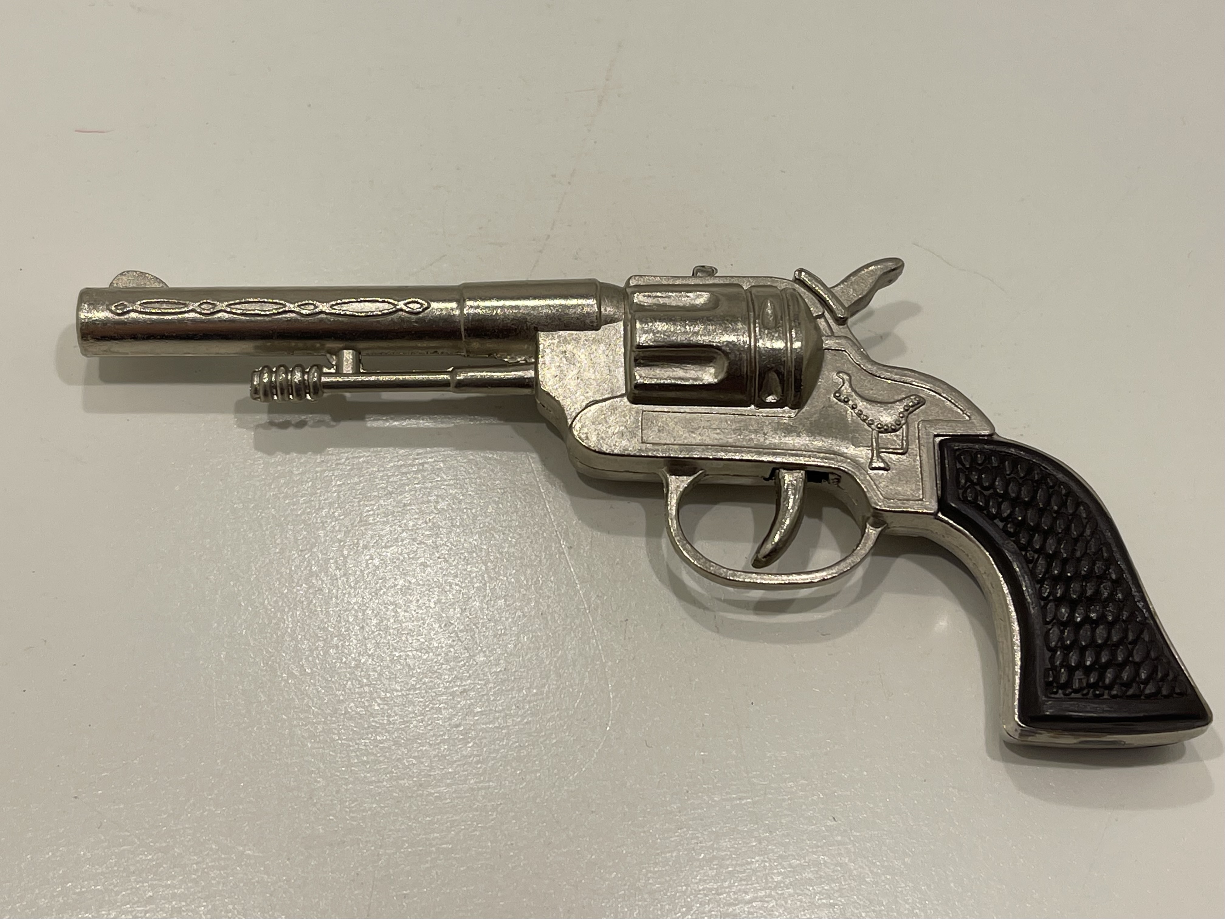 Figur Retro Vintage Revolver 5 x 11 cm. Top Zustand  
