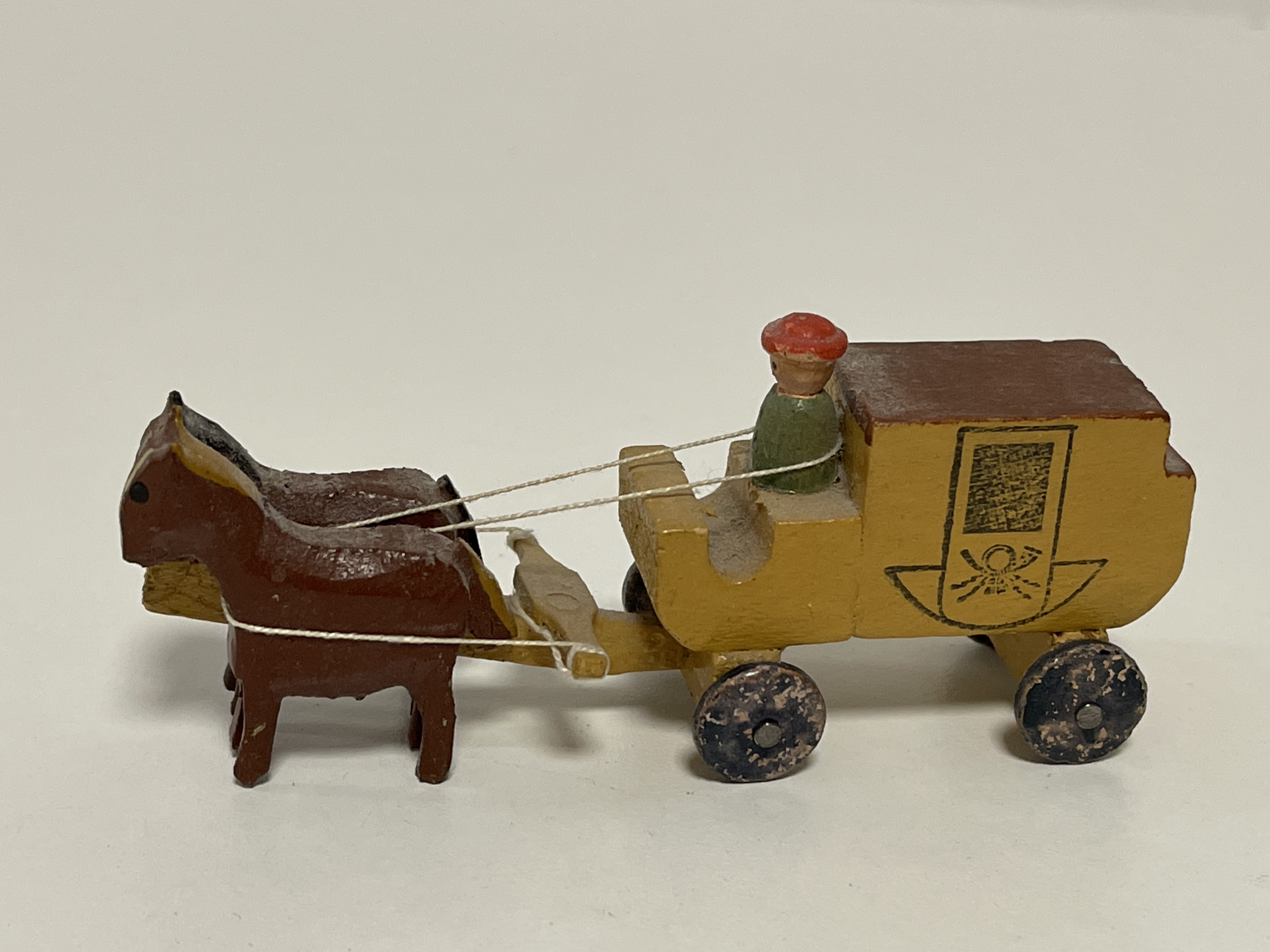 Erzgebirge Figur 4 x 9 cm. Zustand siehe Fotos 