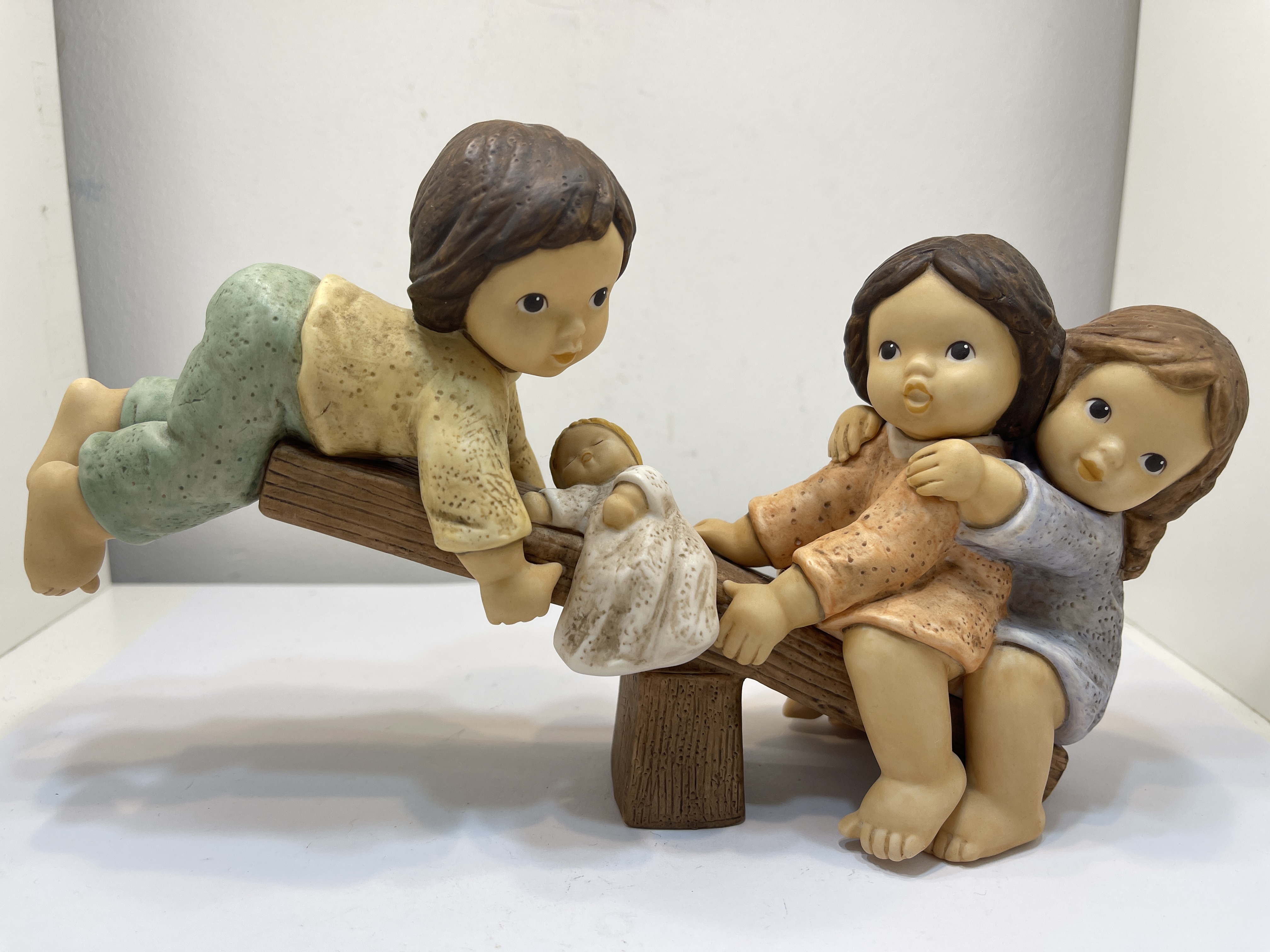 Goebel Figur Porzellan Nina und Marco Wippe 14 x 24 cm - Top Zustand.  