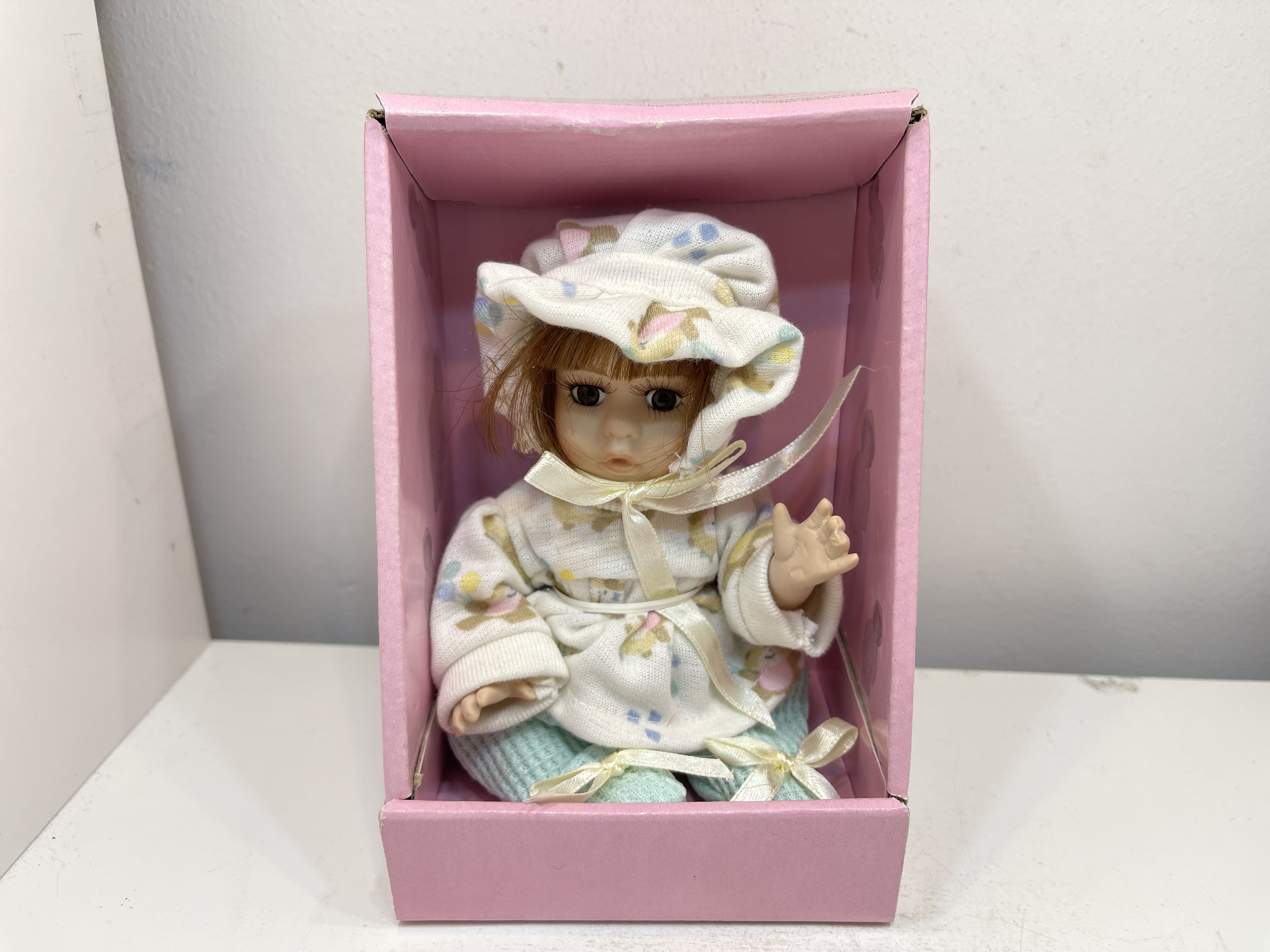 Künstlerpuppe Puppe Porzellan ca. 14 cm OVP. Top Zustand  