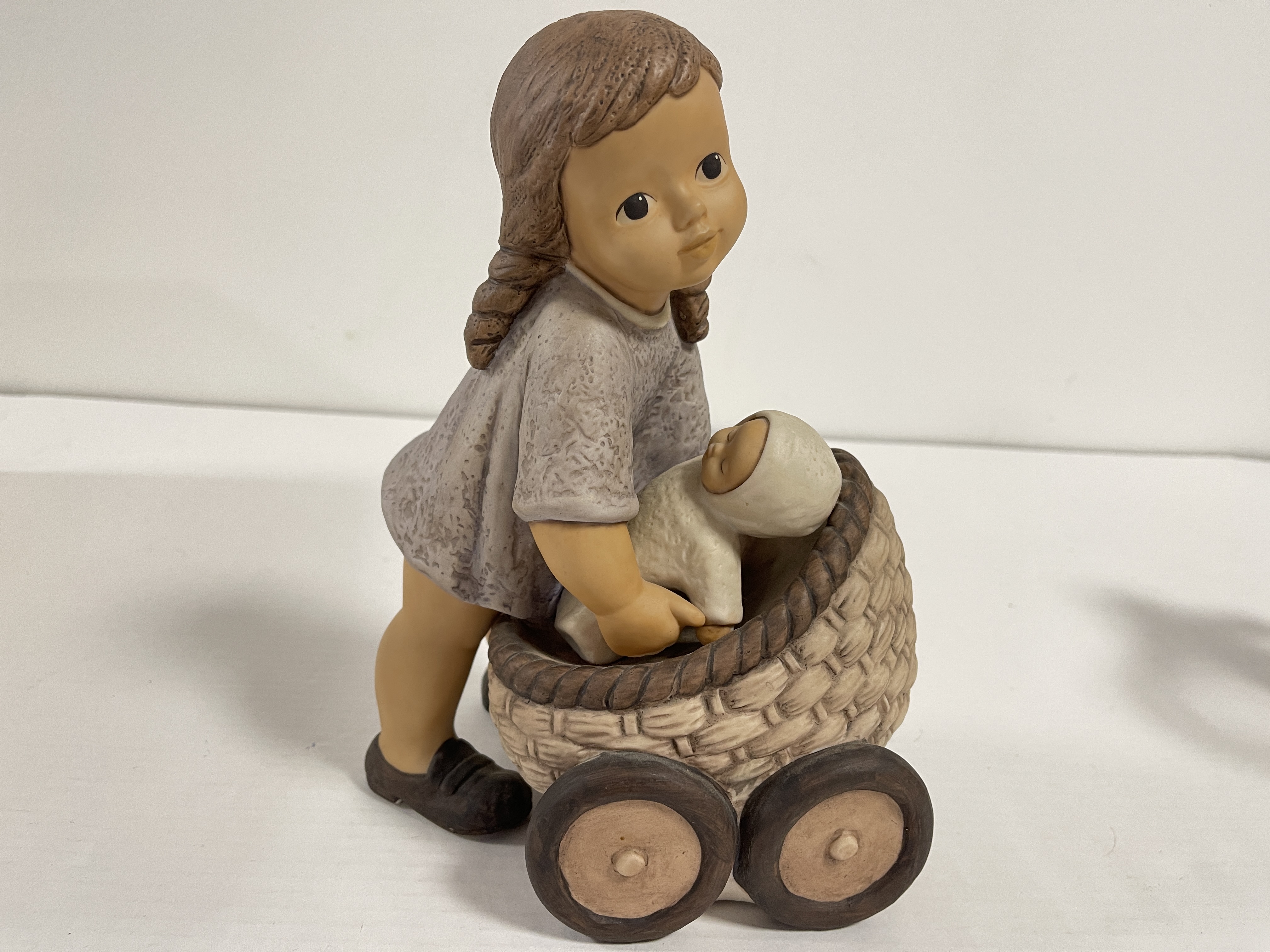  Goebel Figur Nina Marco 24 cm hoch.- 1 Wahl. Top Zustand 