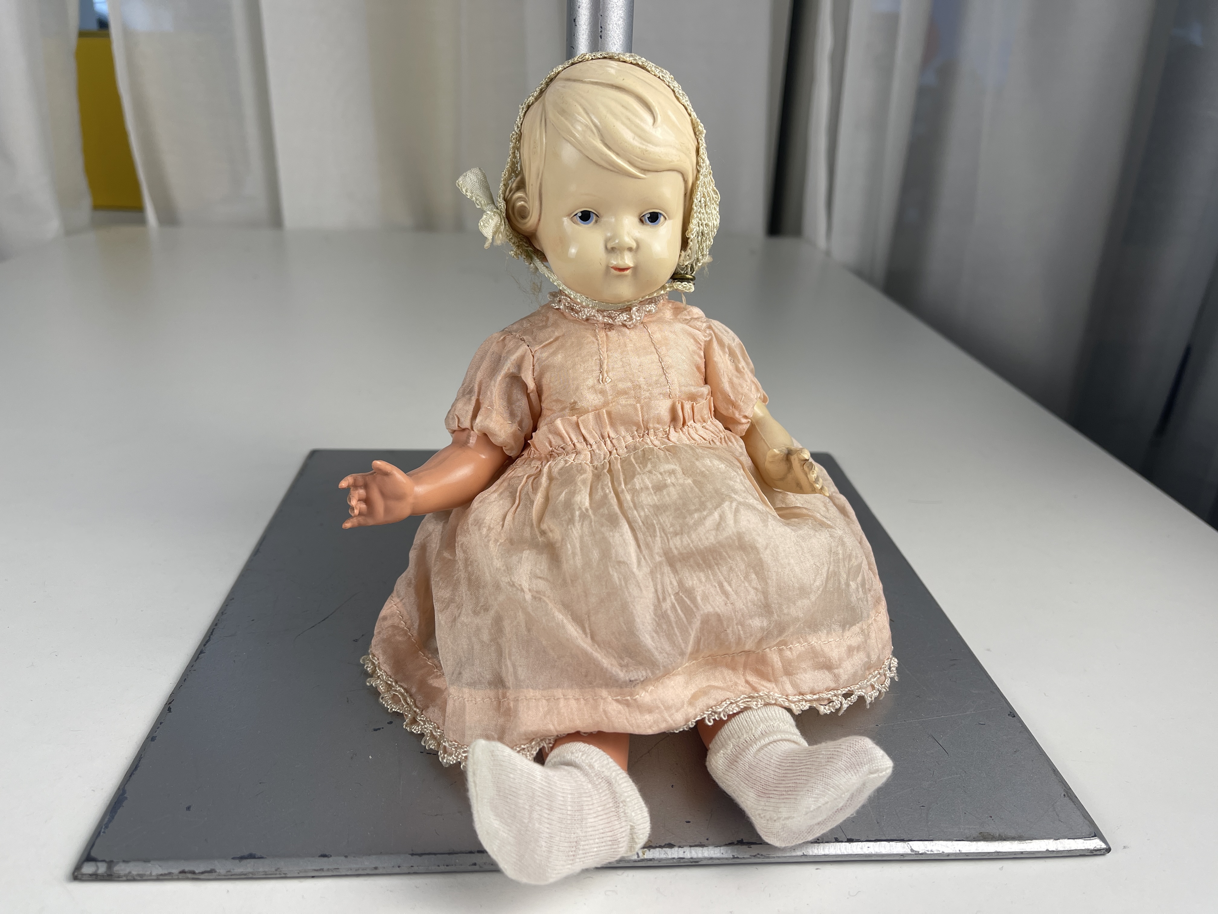 Porzellan Schildkröt Sammler Puppe 25,5/ 26,5 cm. Zustand siehe Fotos 