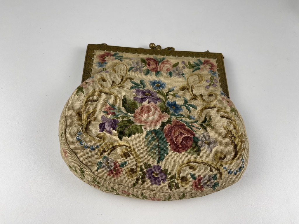 Stoff Handtasche Stickmuster 17 x 16  cm - Zustand siehe Fotos 