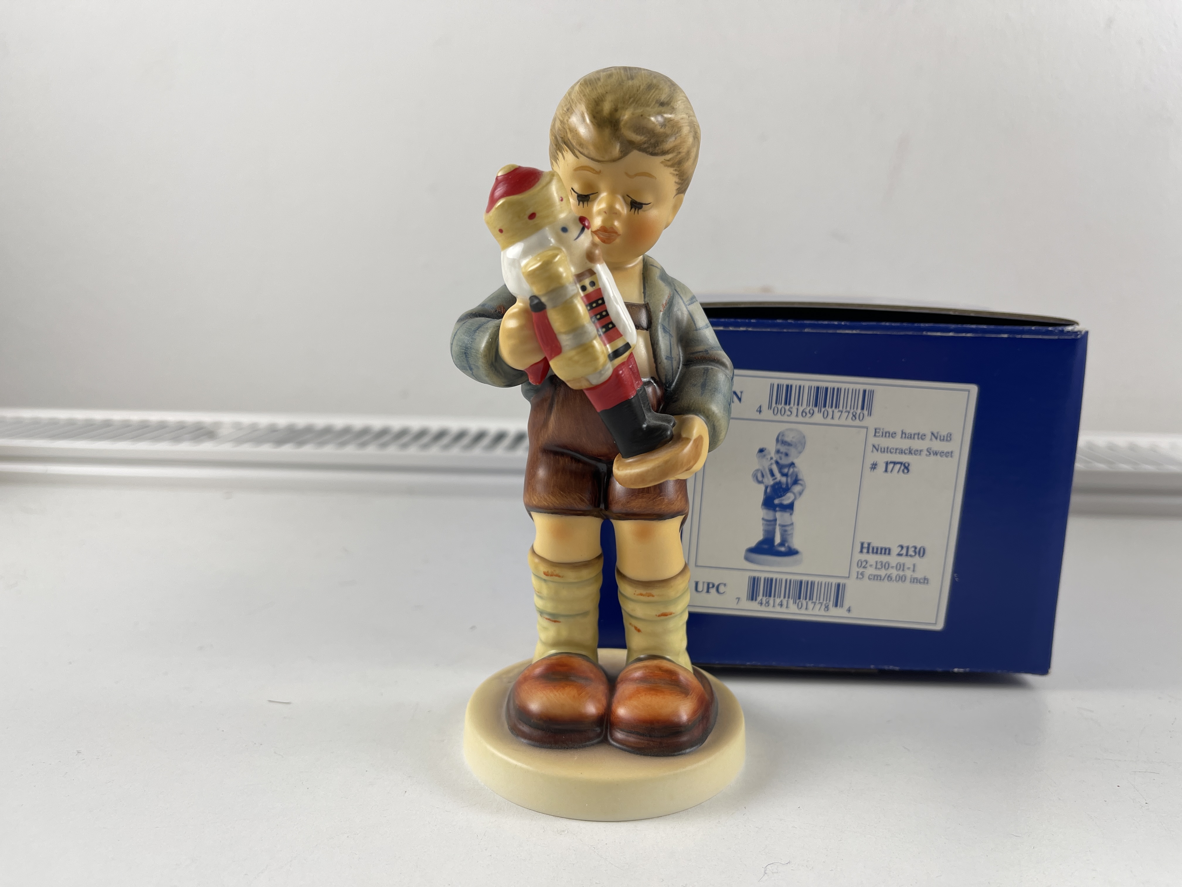 Hummel Figur 2130 Eine Harte Nuss 15 cm. 1 Wahl Top Zustand OVP
