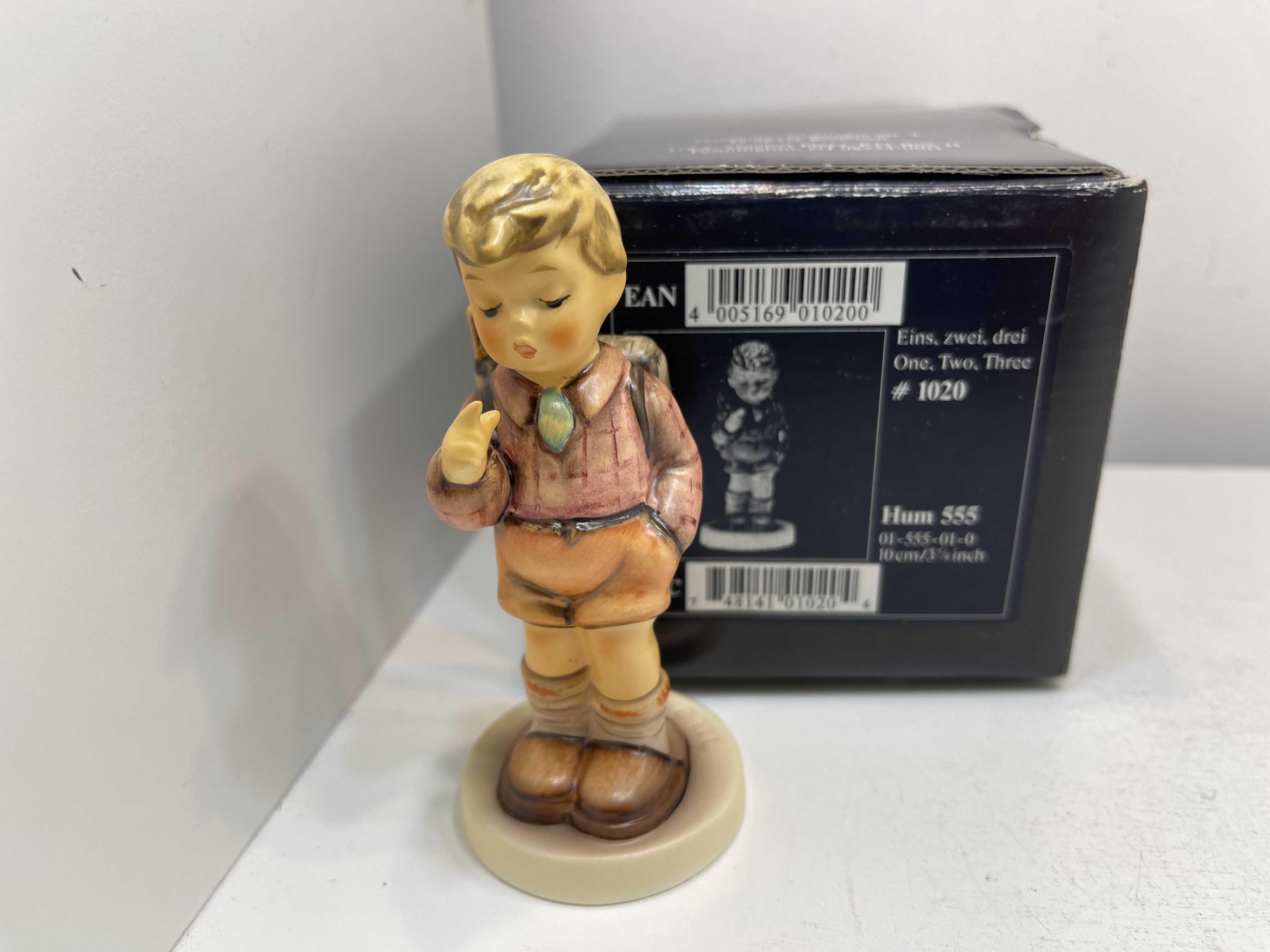 Hummel Figur 555 Eins Zwei Drei 10 cm ovp. 1 Wahl. - Top Zustand  Hummel Figur 555 Eins Zwei Drei 10 cm ovp. 1 Wahl. - Top Zustand