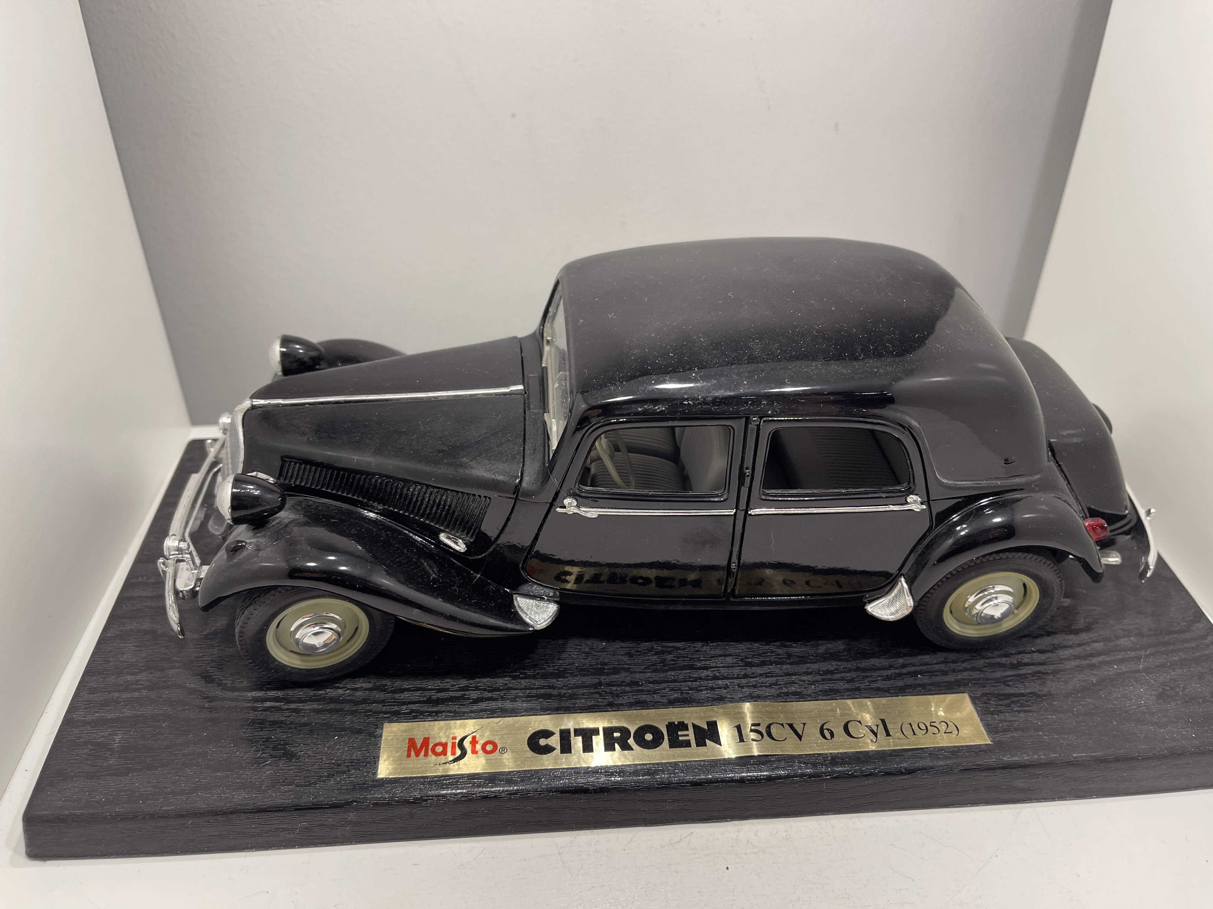 Sammler Modellauto Citroen 15CV 25 x 10 x 10 cm Zustand siehe Fotos  