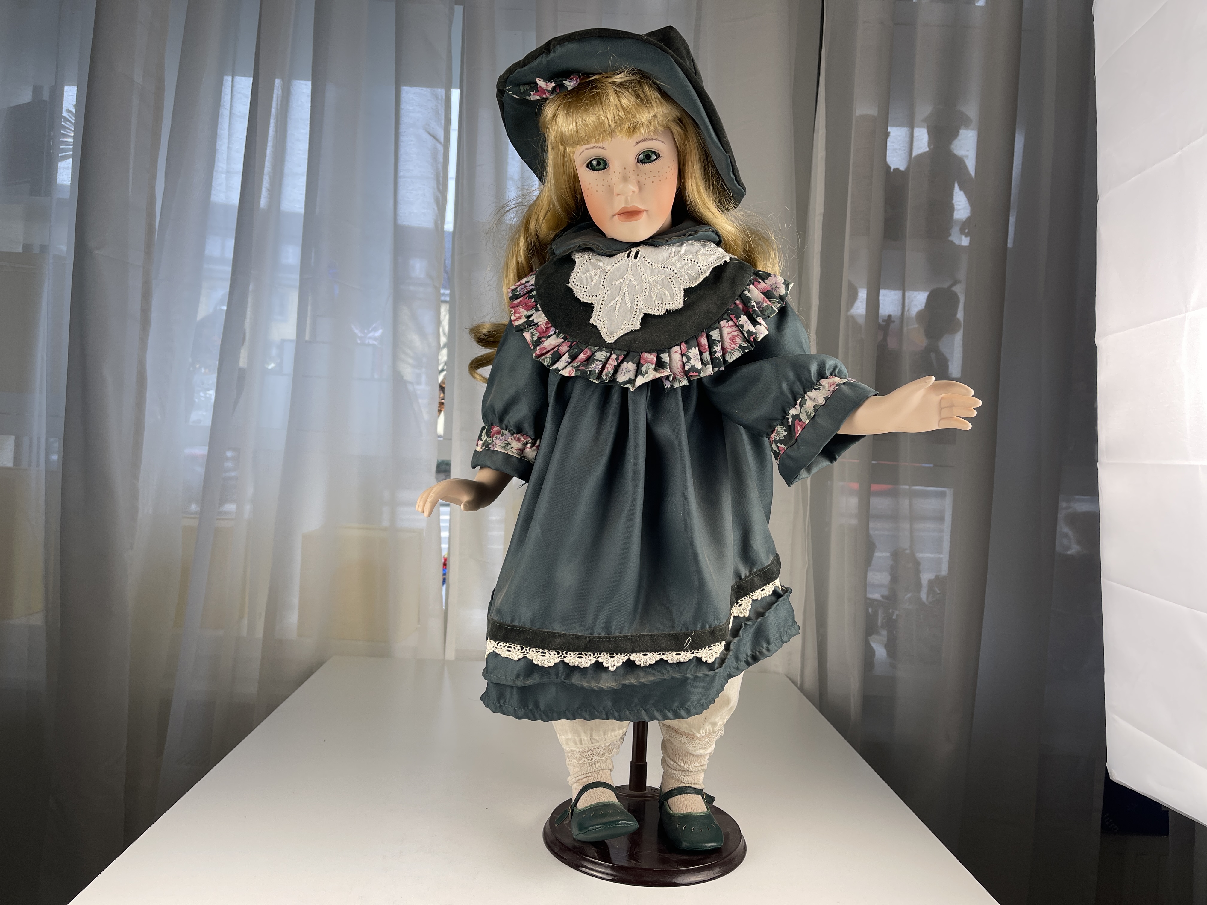 Sammler Puppe Porzellan Puppe 68 cm. Top Zustand   