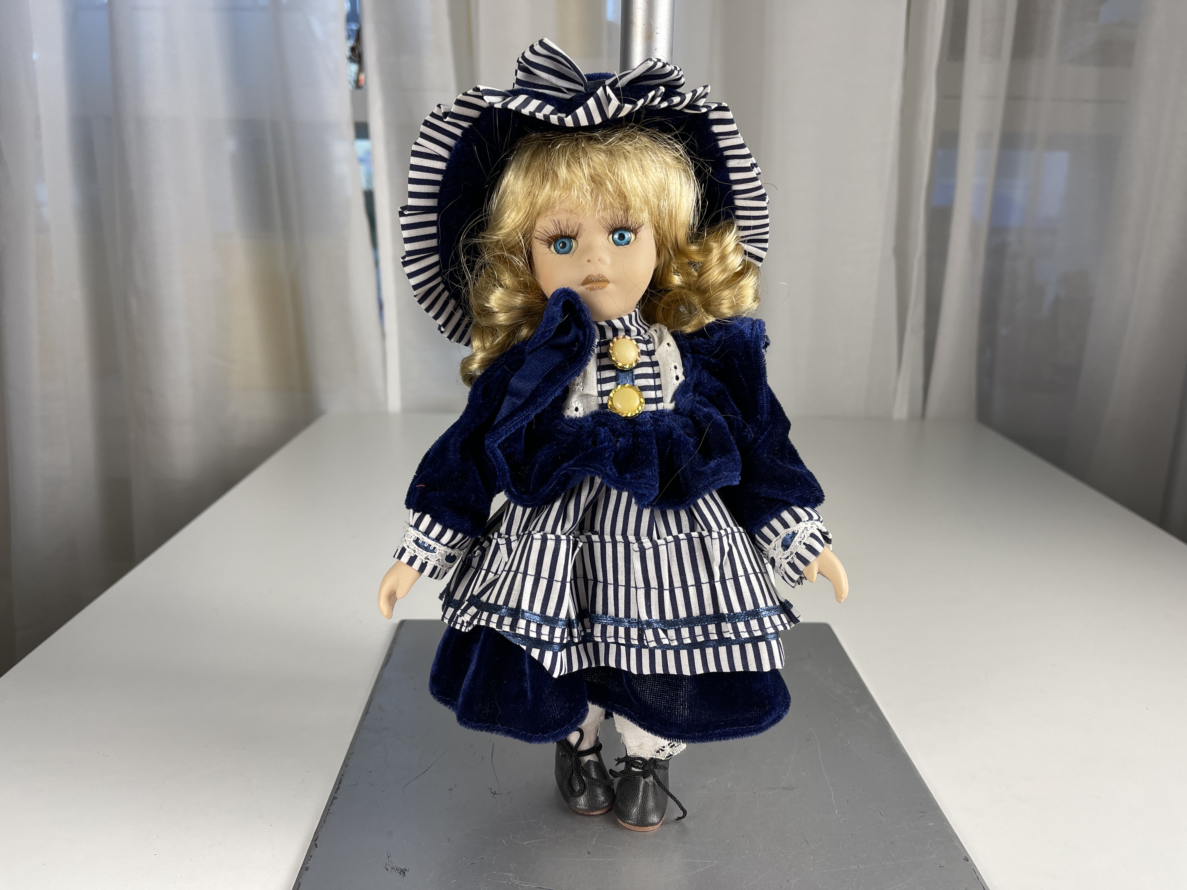 Sammler Puppe Porzellan Puppe 29 cm. Top Zustand  