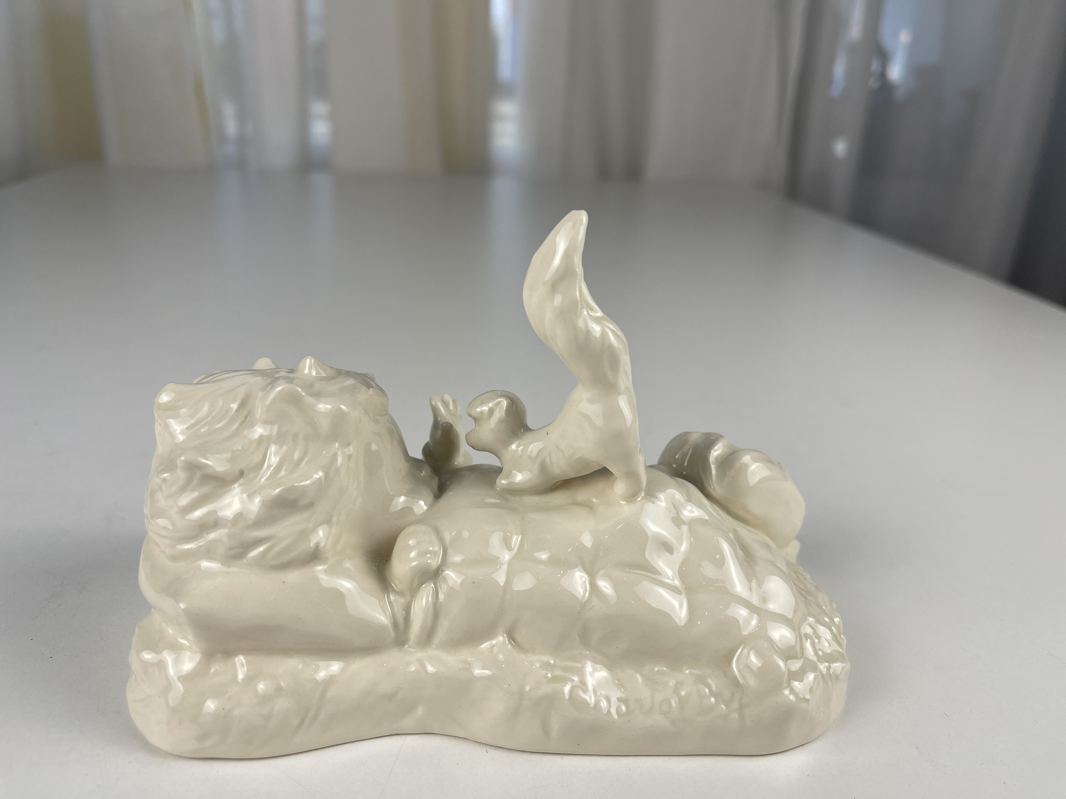 Goebel Figur Byj 72 Baby im Bett  13 cm. - Top Zustand.  