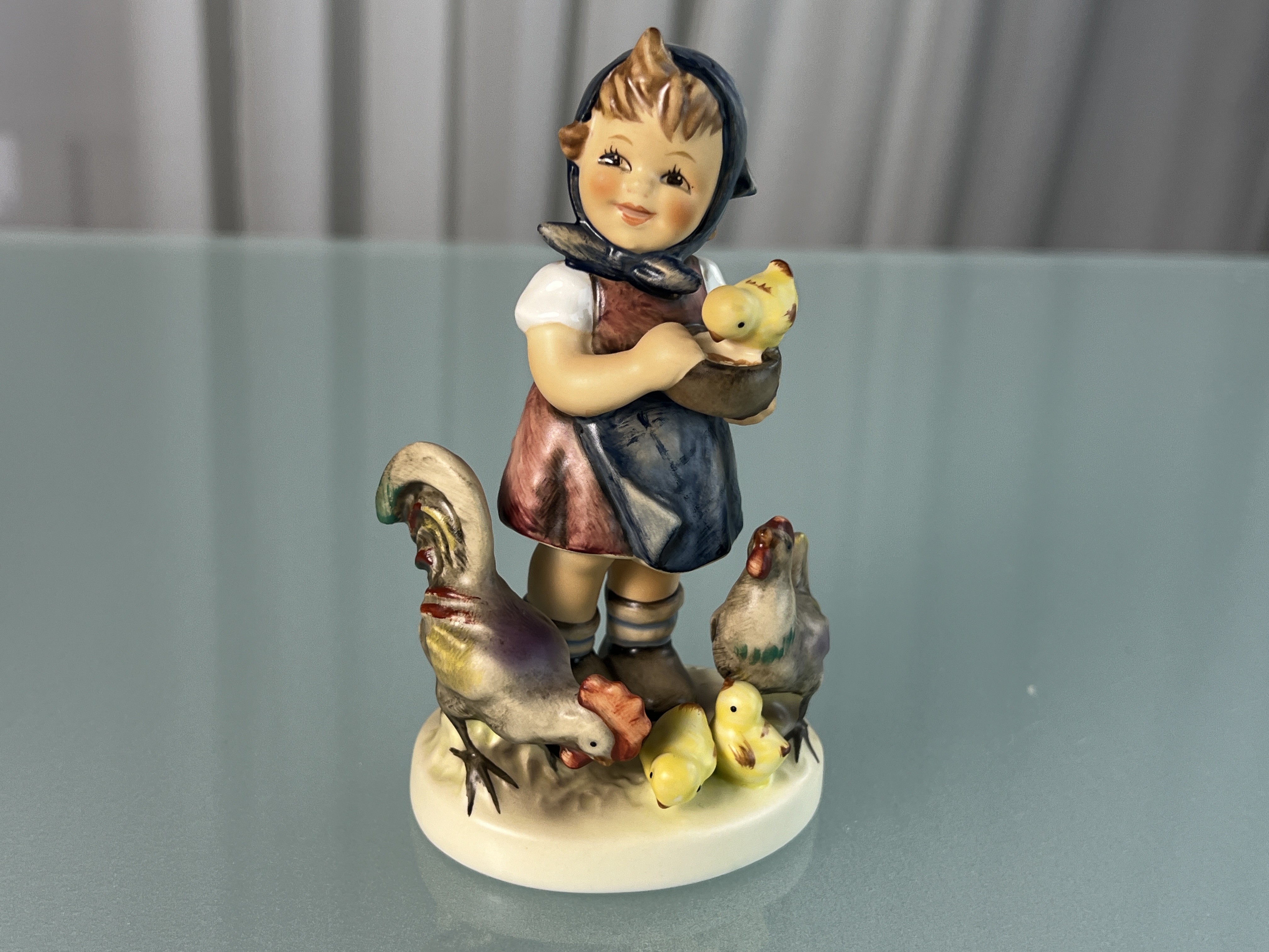 Hummel Figur 199/0 Im Hühnerhof 11 cm. 1 Wahl. Top Zustand 