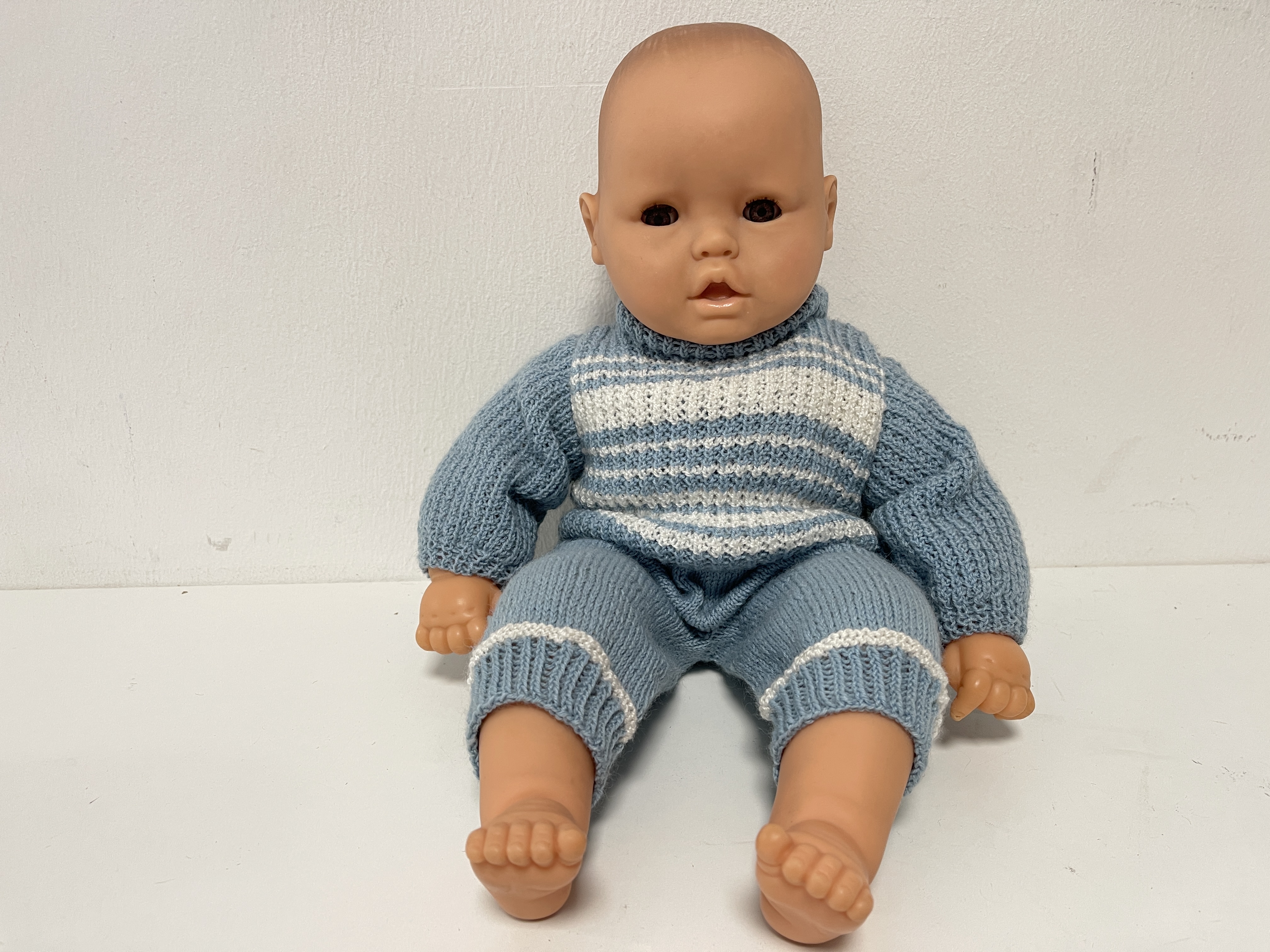 Künstler Vinyl Puppe 47 cm. Zustand siehe Fotos