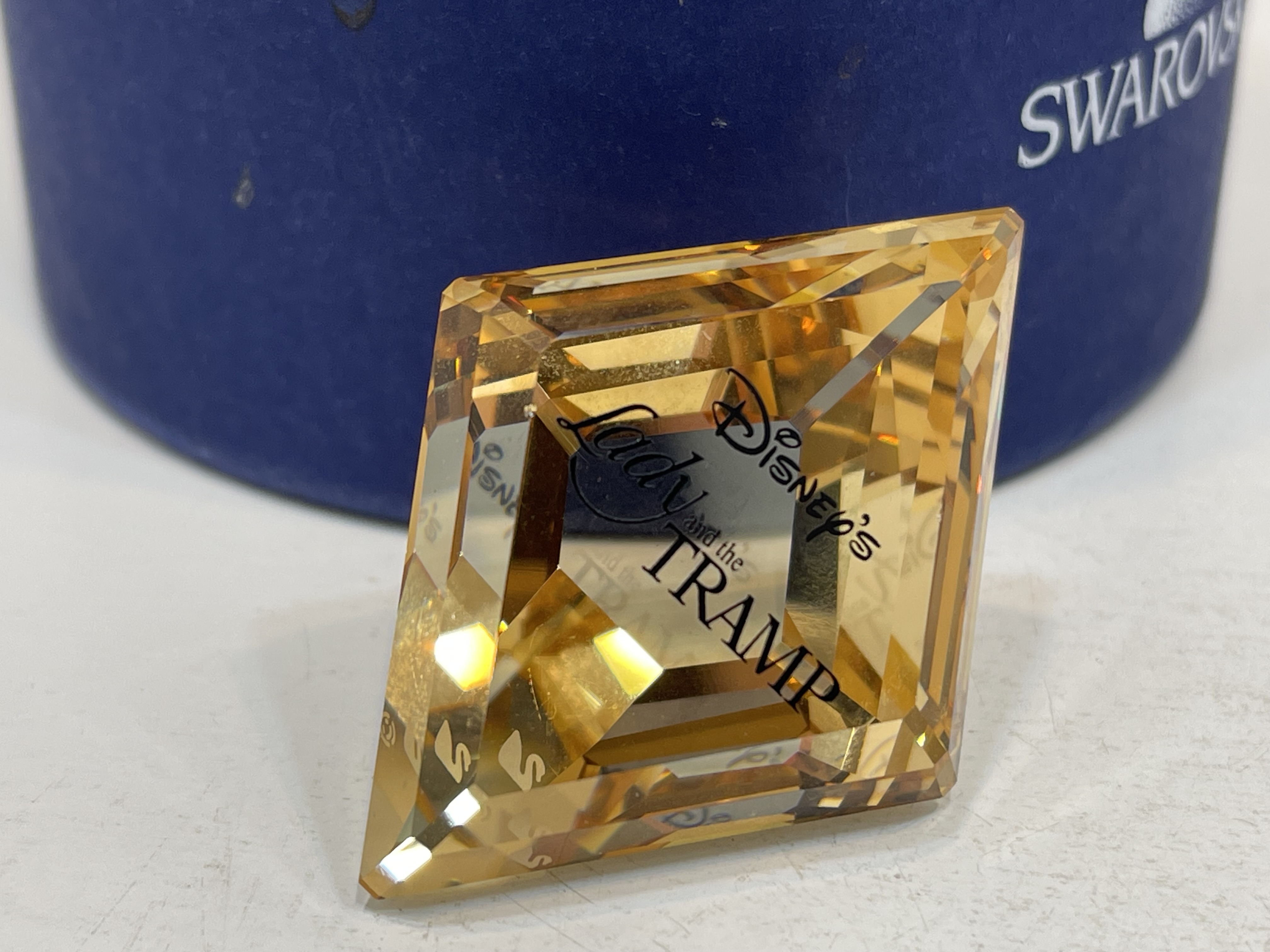 Swarovski Figur 1096771 Disney "Lady and the Tramp" Plakette 4,5 cm. Mit OVP + Zertifikat. Zustand siehe Fotos 