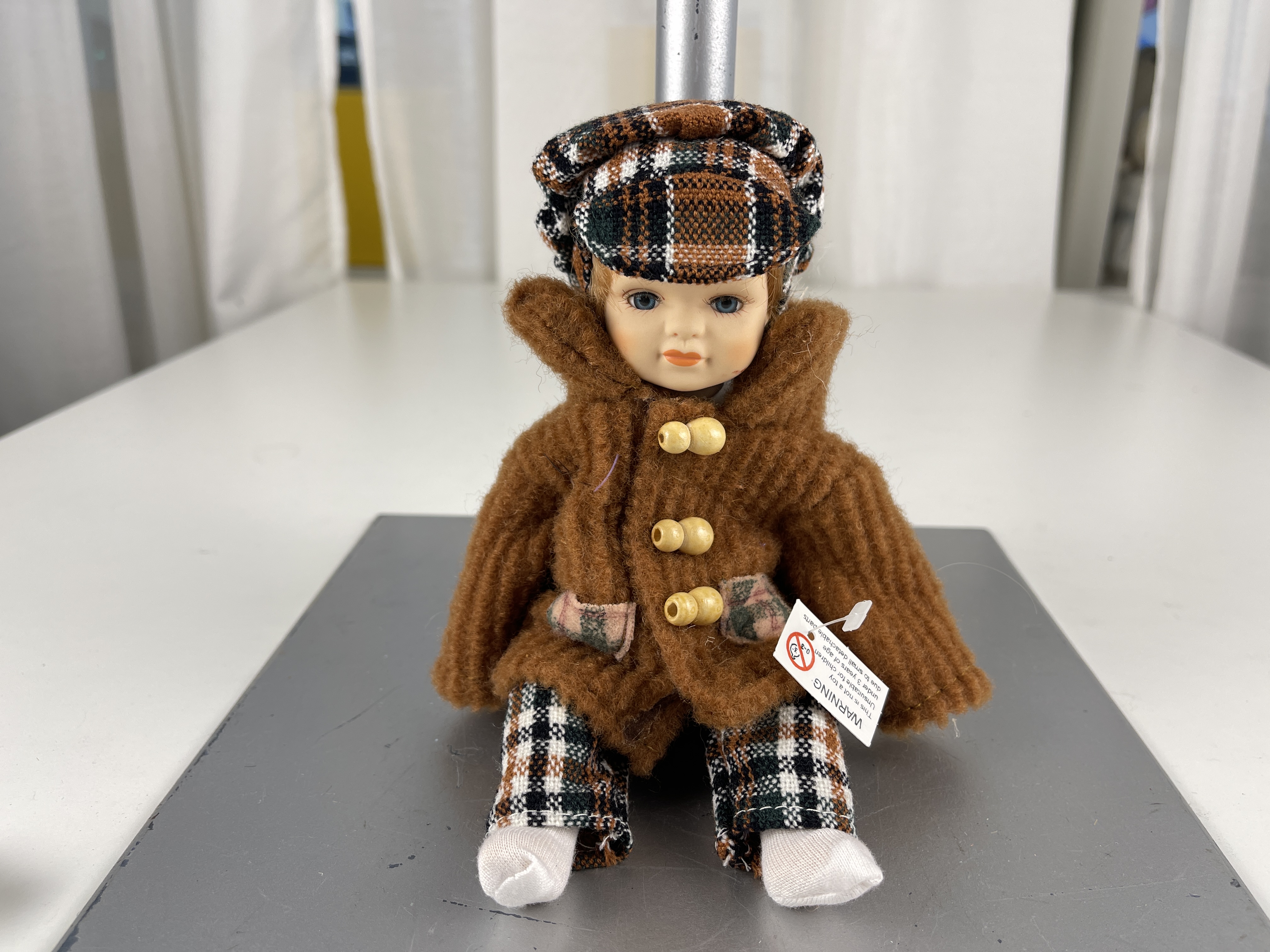 Künstler Porzellan Puppe 22 cm - Zustand siehe Fotos 