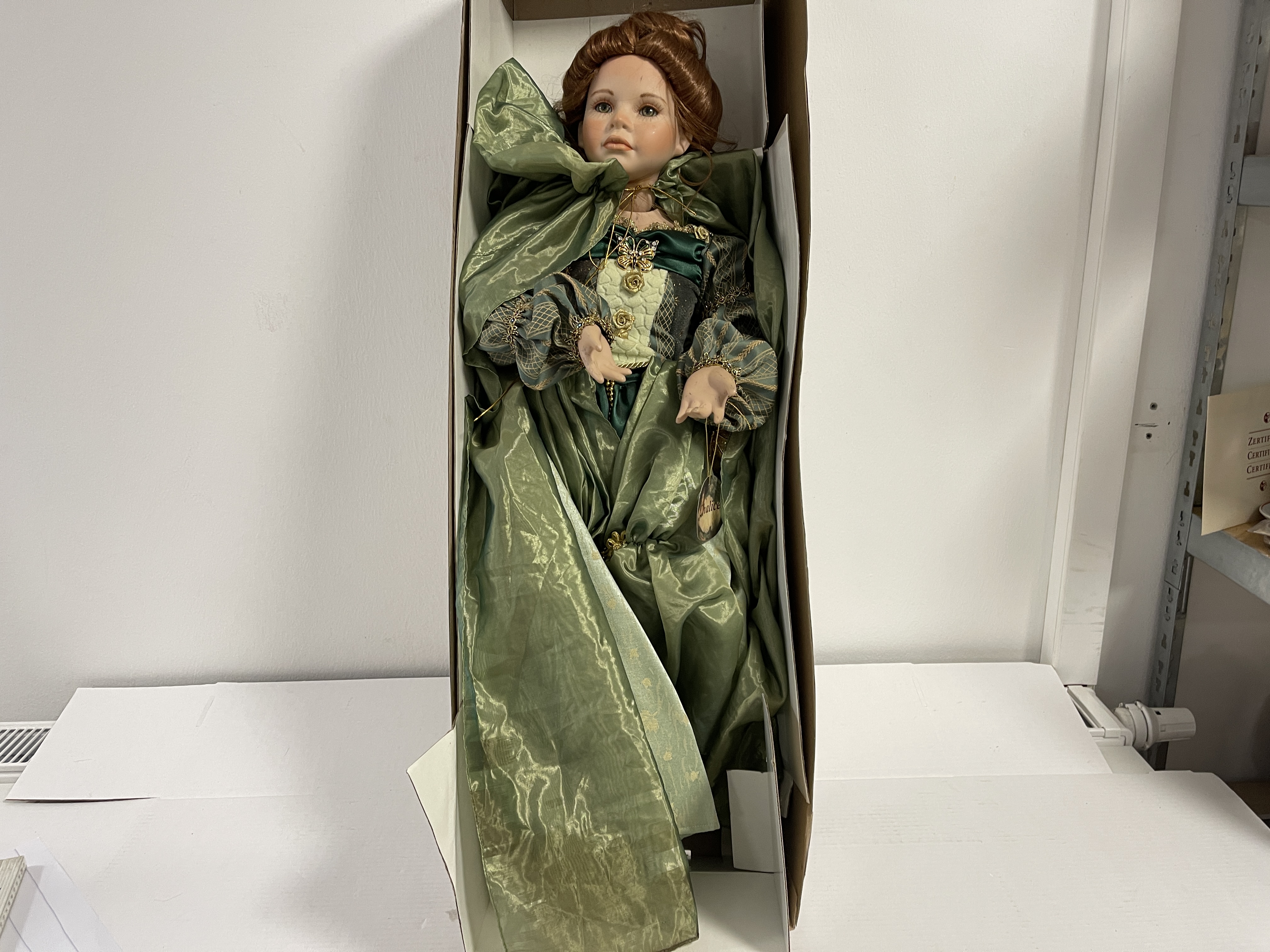 Künstlerpuppe Porzellan Sammler Puppe 75 cm. Raucherhaushalt Zustand siehe Fotos