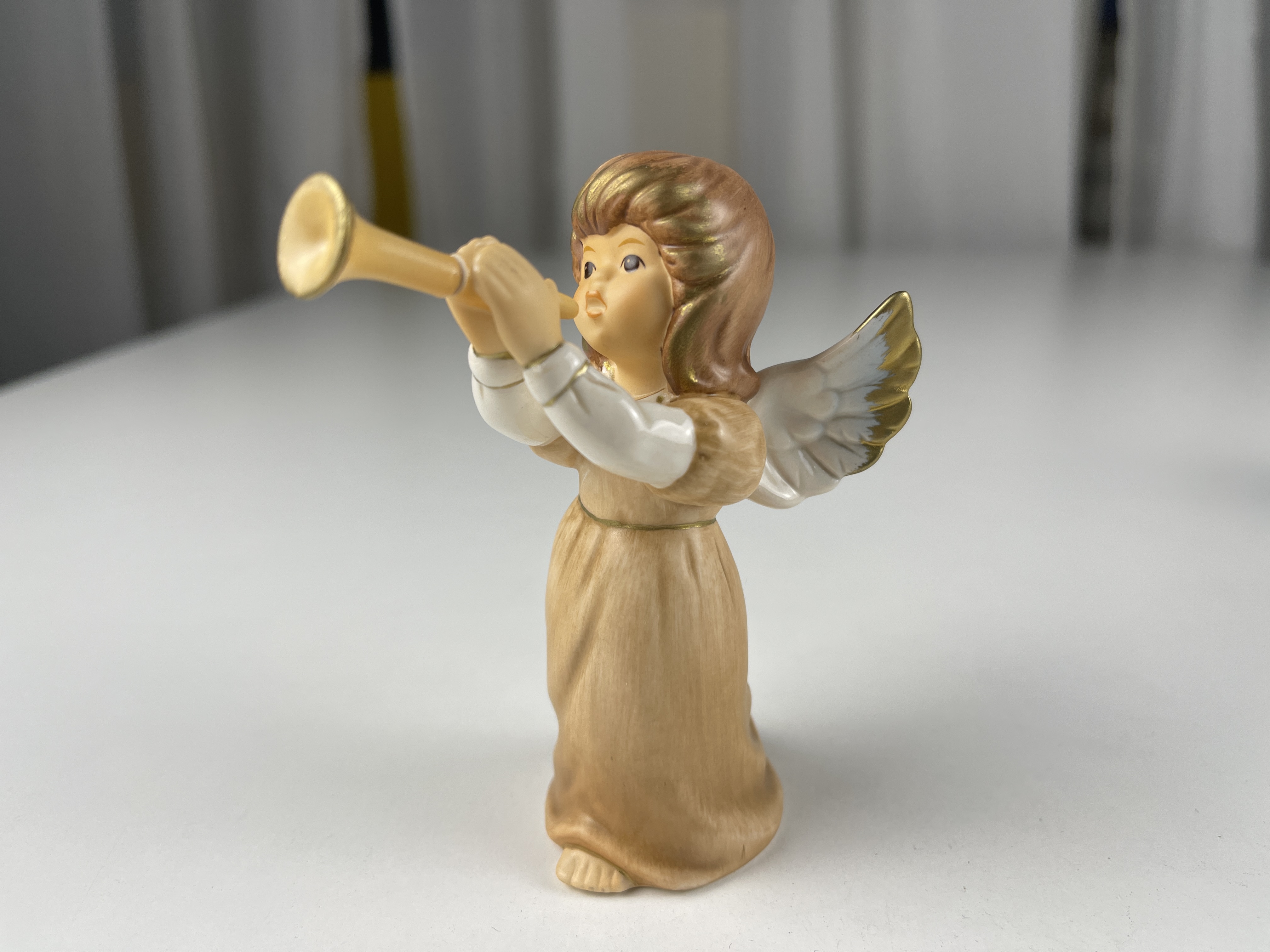 Goebel Figur Engel 10 cm. - 1 Wahl.  Kleiner Defekt 