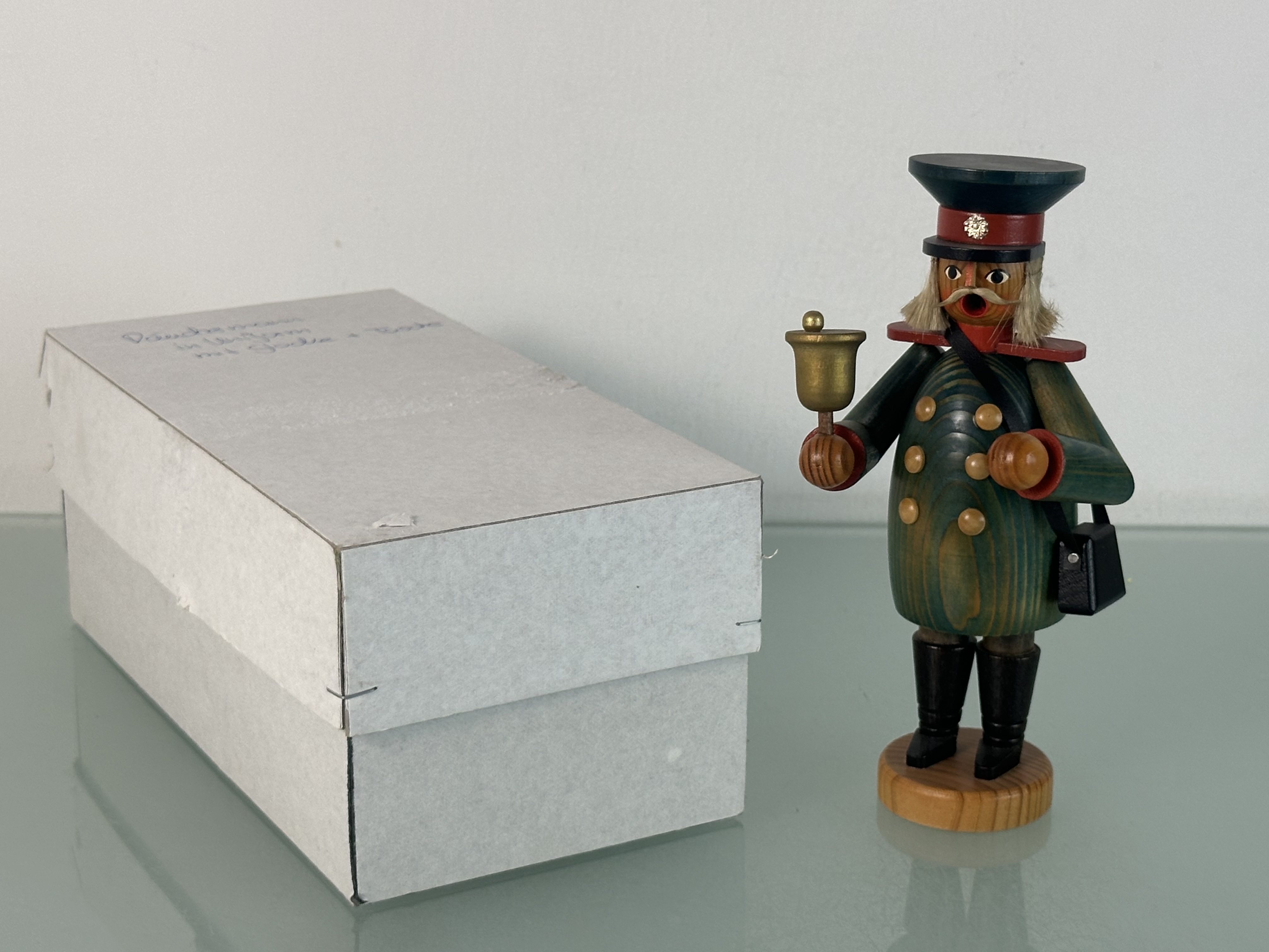 Erzgebirge Figur Räuchermännchen Postmann 19 cm. Top Zustand