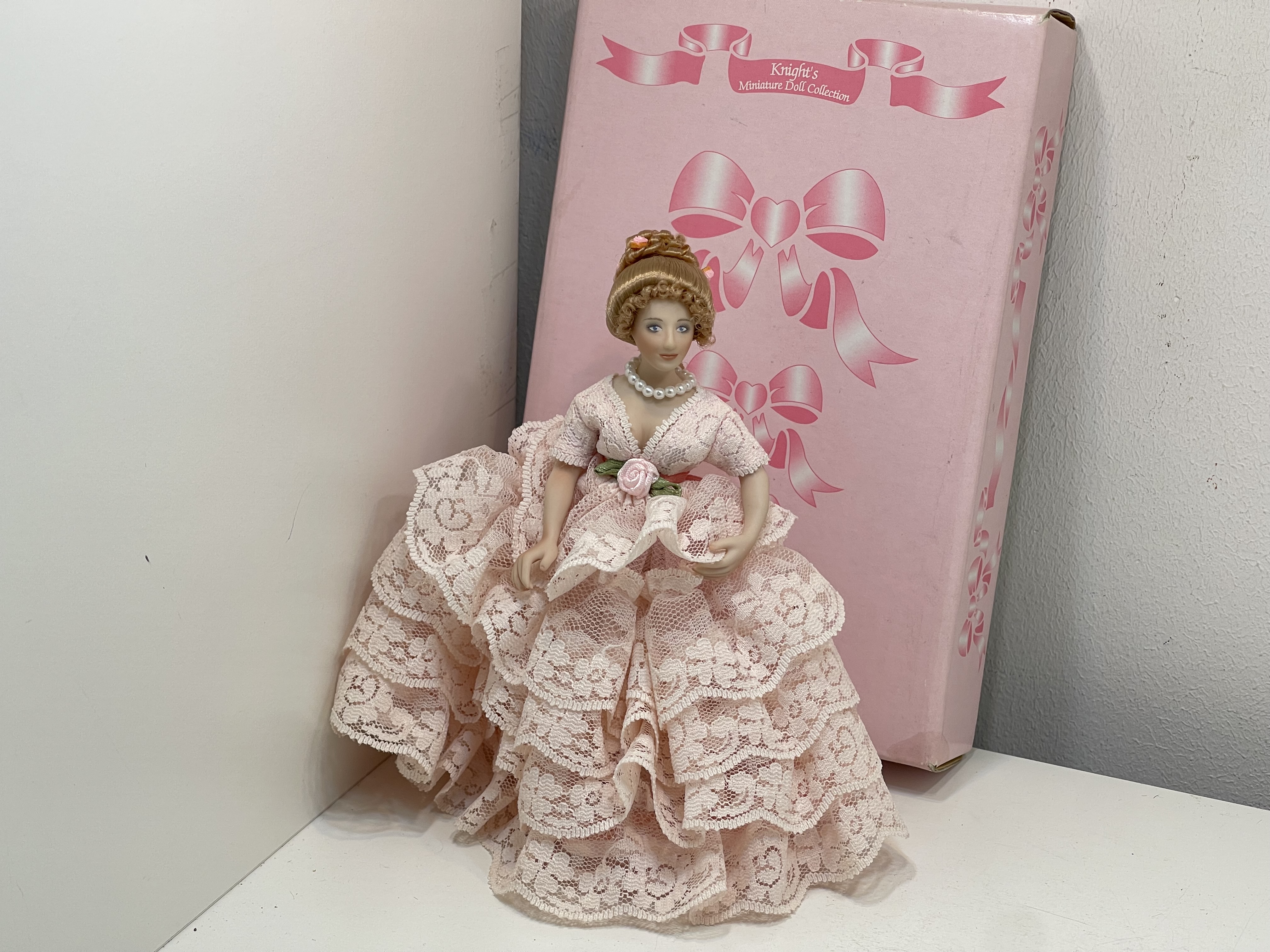 Künstler Puppe Porzellan Knight's Doll Collection  15 cm + OVP. Top Zustand  