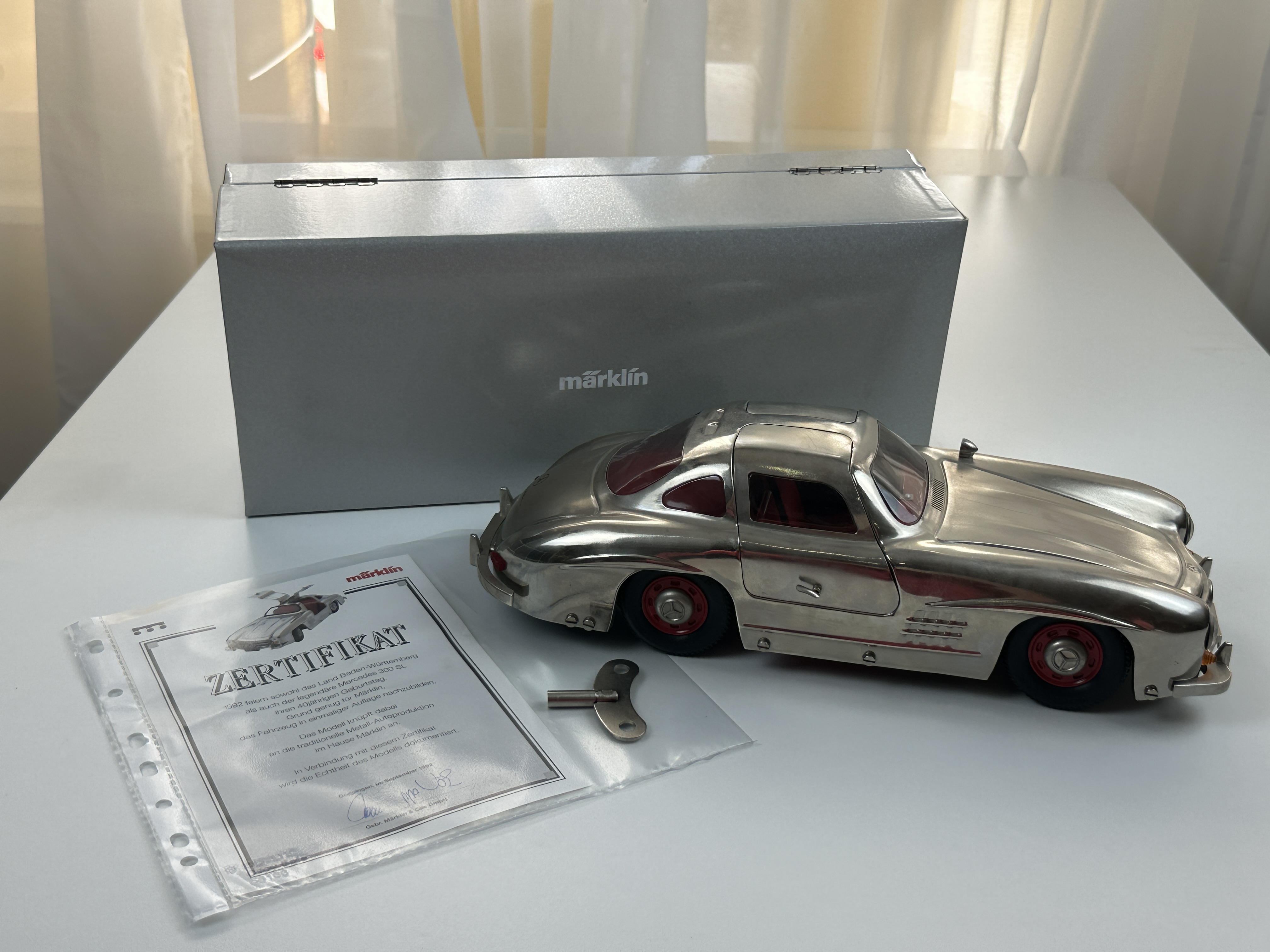 Märklin 1952 Mercedes-Benz 300 SL 10 x 33,5 x 12 cm. Mit Zertifikat & OVP. Top Zustand