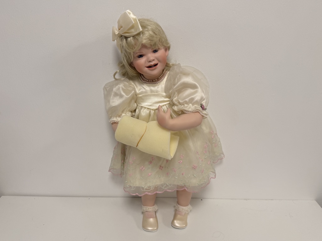  Ute Kase Lepp Künstlerpuppe Porzellan Puppe 68 cm. Top Zustand. 