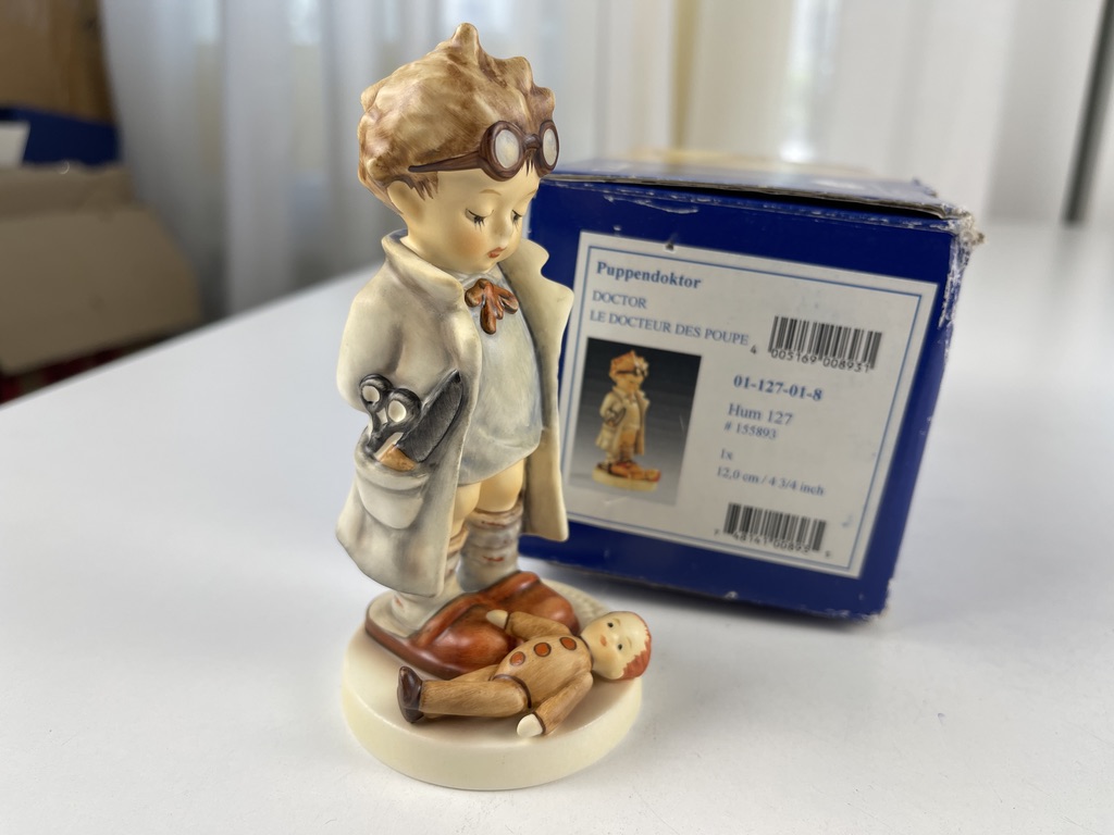 Hummel Figur 127 Puppendoktor 13 cm. 1 Wahl. Top Zustand OVP