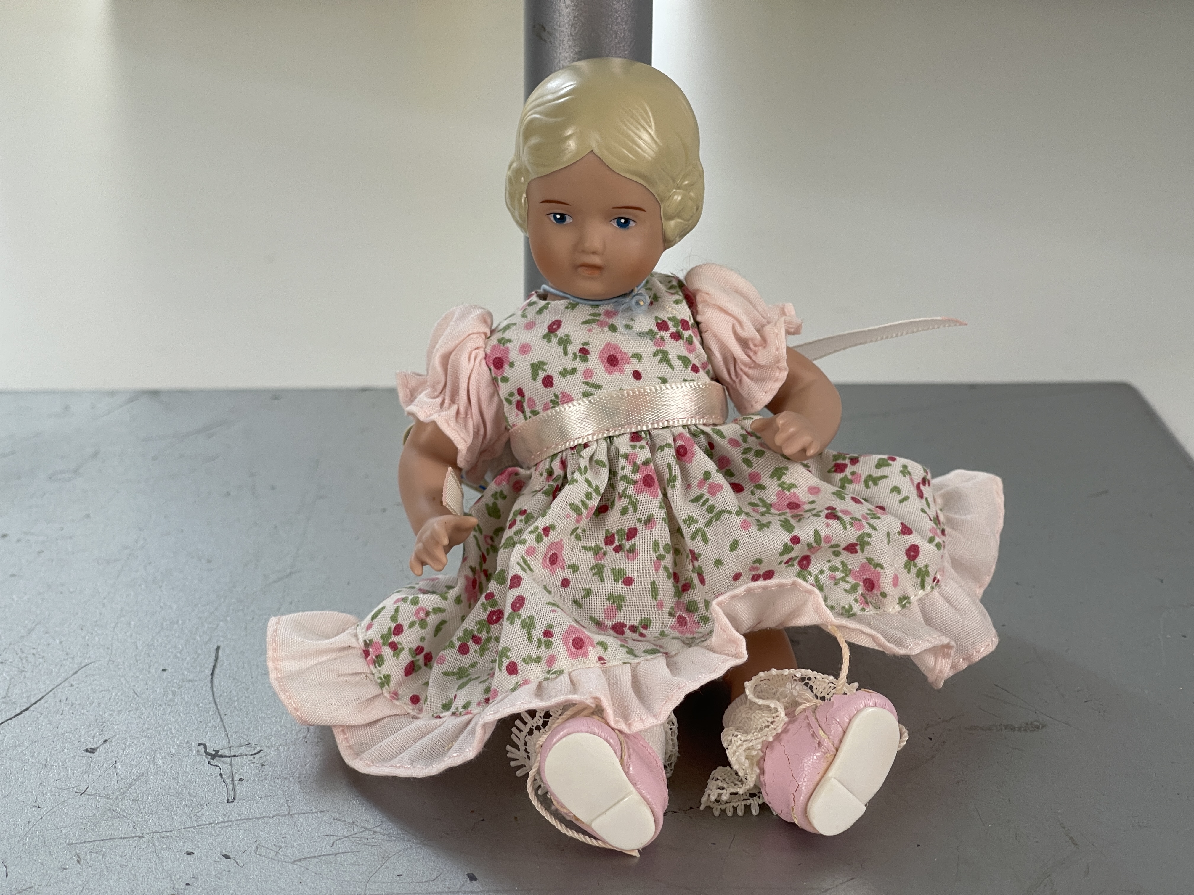 Schildkrötpuppe Puppe Porzellan Puppe 13 cm. Top Zustand     