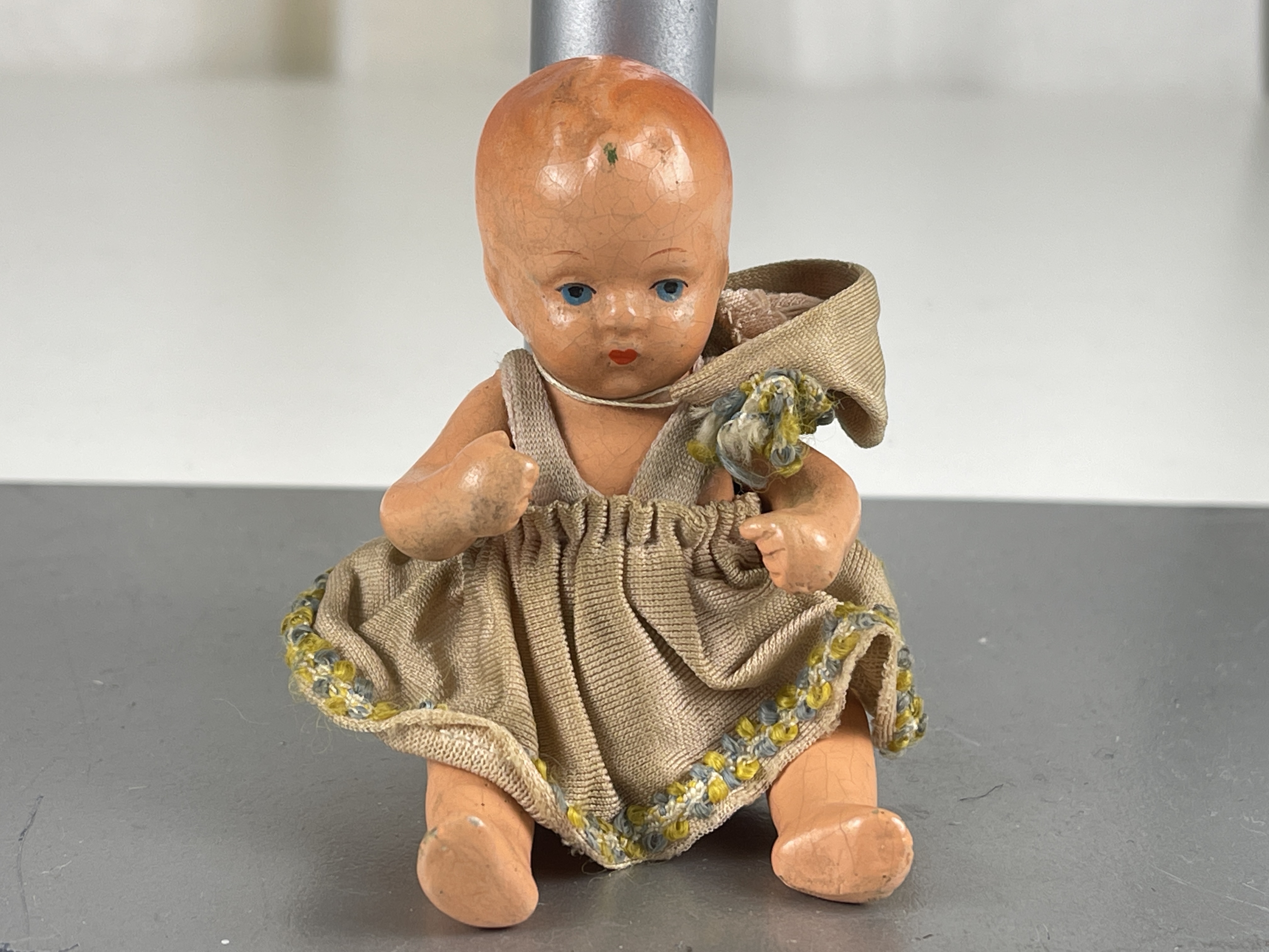 Sammler Puppe Porzellan Puppe 11,5 cm. Zustand siehe Fotos