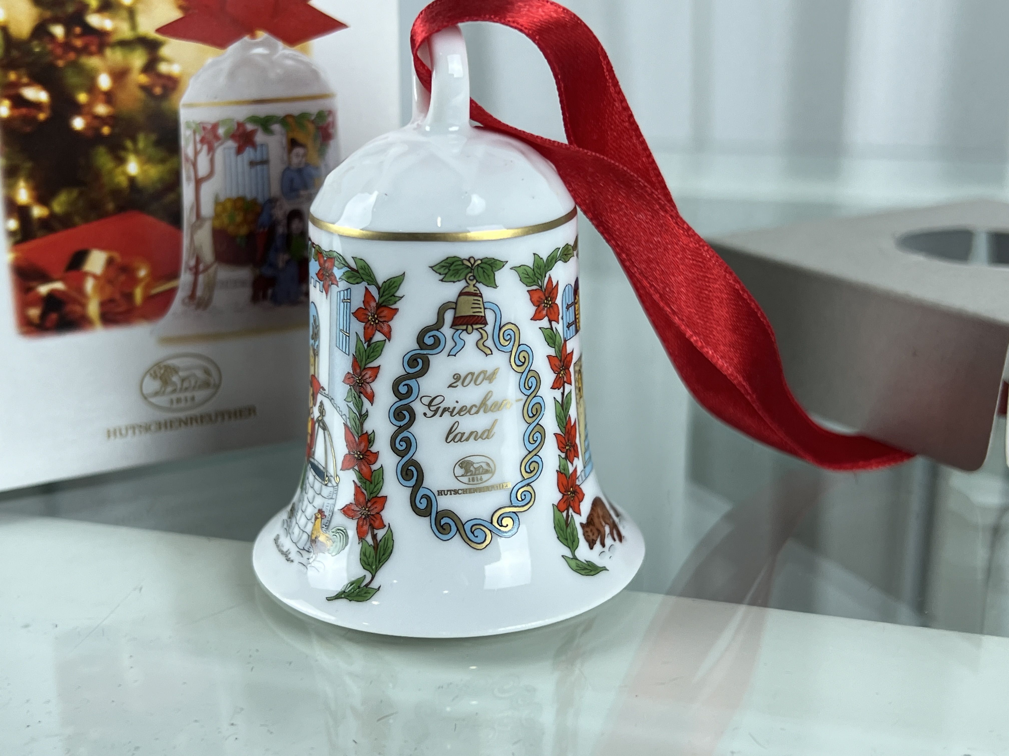 Hutschenreuther Weihnachtsglocke 2004 mit Ovp. 7 cm. Top Zustand.   Hutschenreuther Weihnachtsglocke 2004 mit Ovp. 7 cm. Top Zustand.