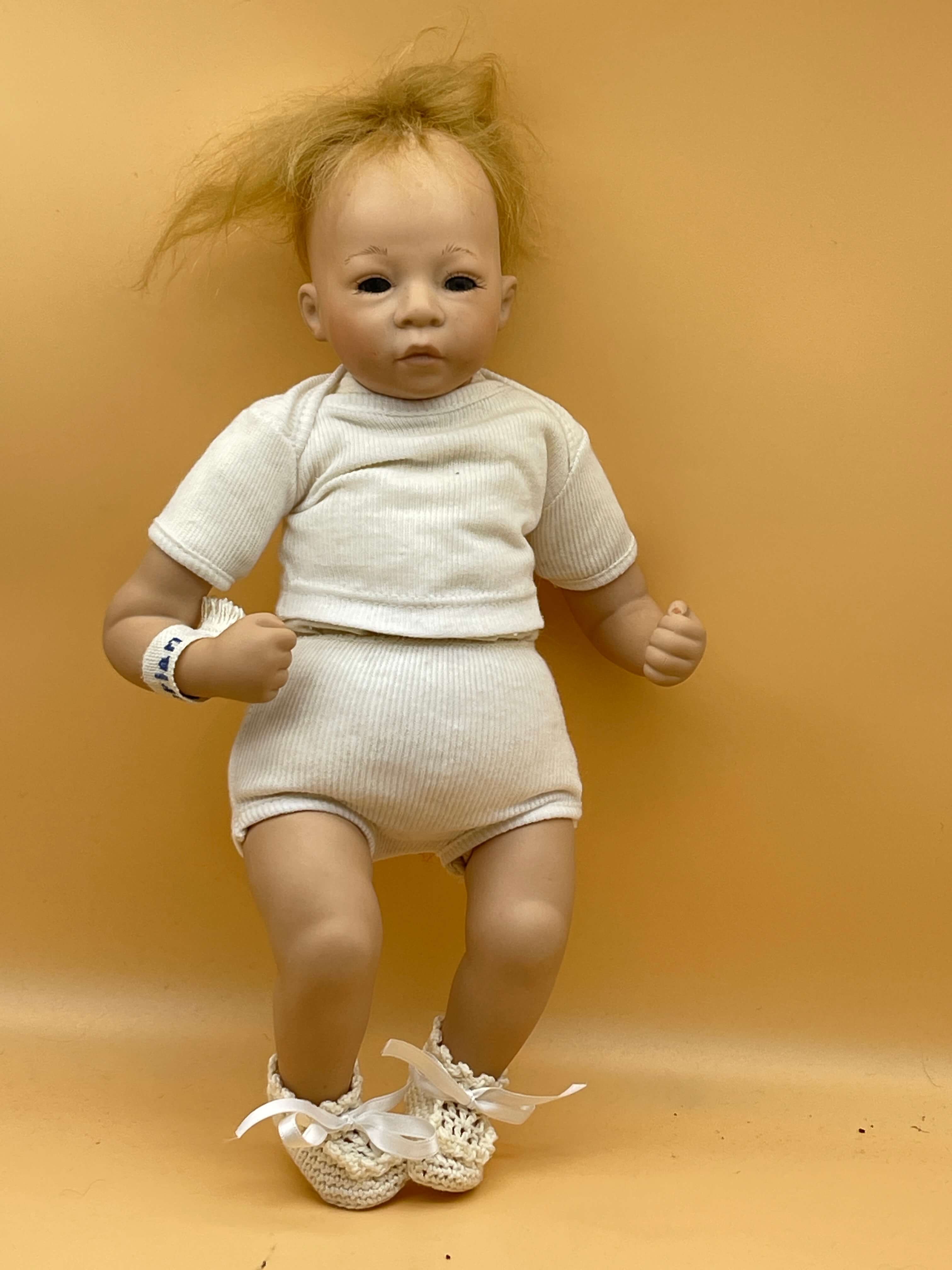 Künstlerpuppe Porzellan Puppe 35 cm. Top Zustand.  