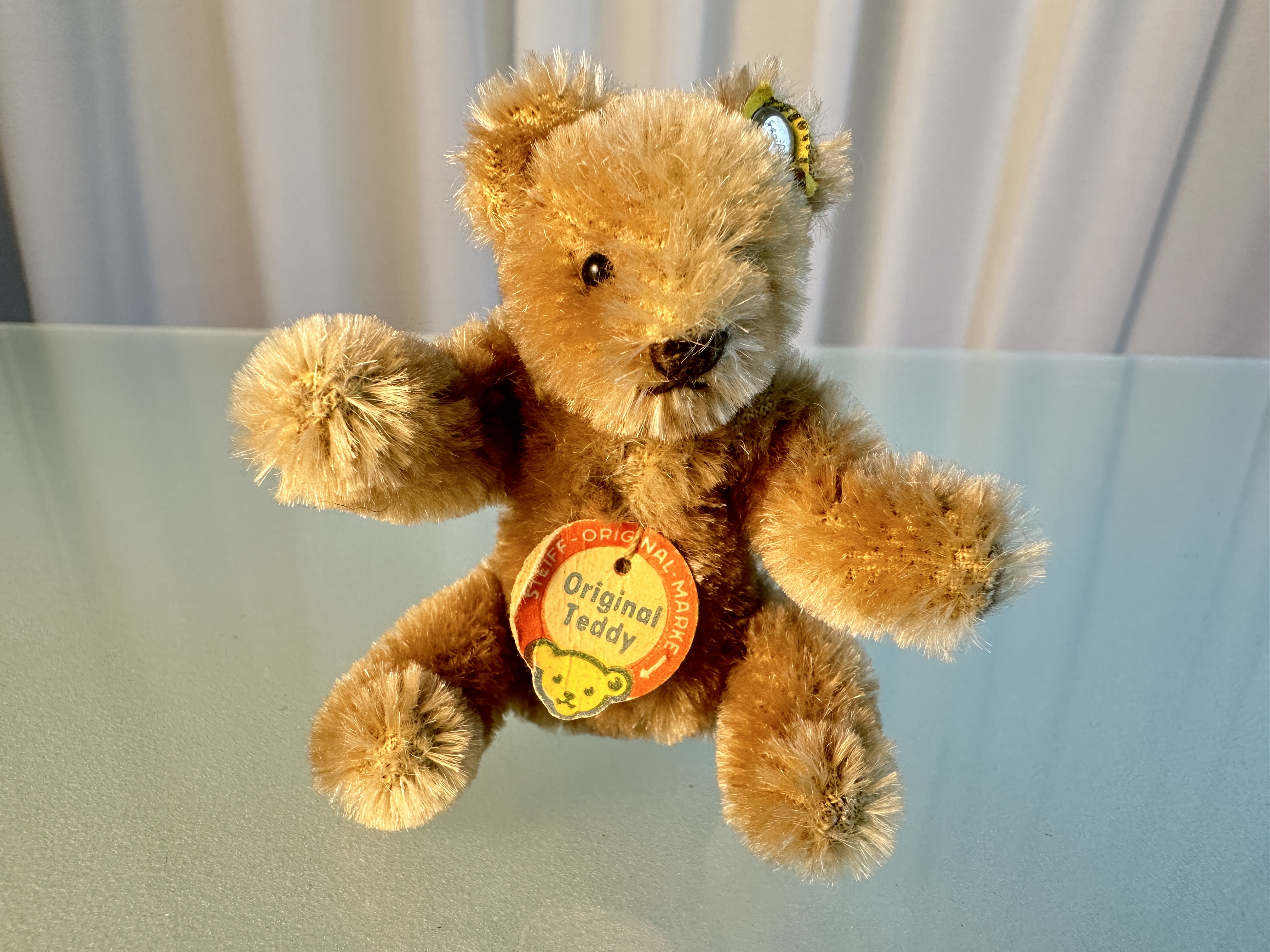 Steiff  - original Teddybär mini - 7 cm sitzend - mit Knopf ohne Fahne 