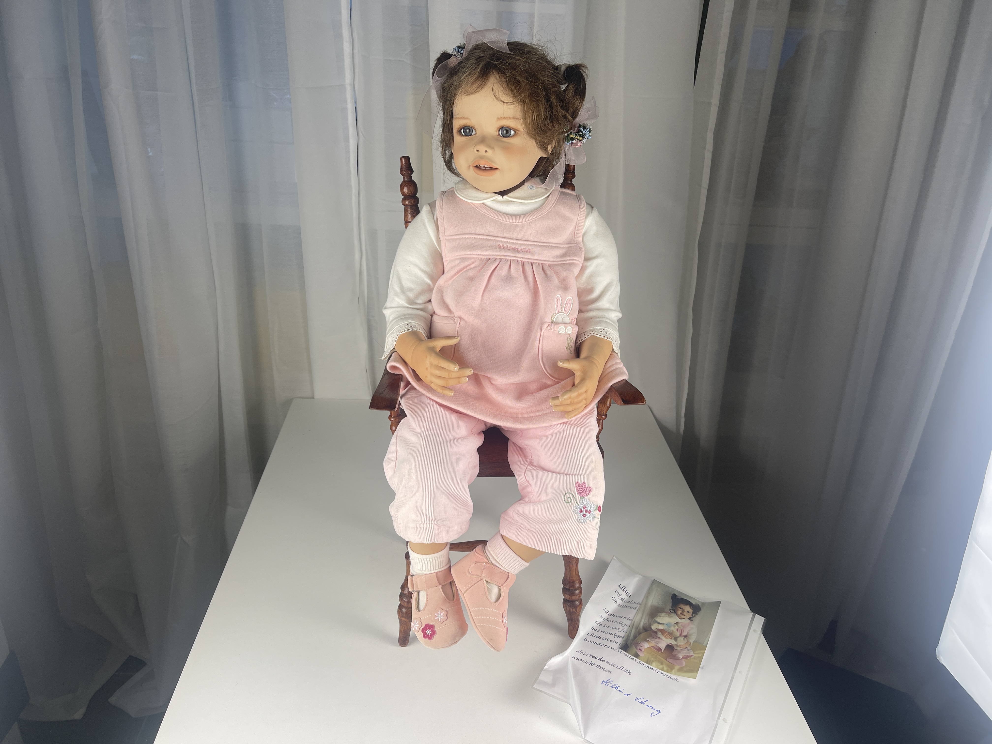 Künstlerpuppe Hiltrud Schwing Porzellan Puppe 65 cm.  Top Zustand (Ohne Stuhl)