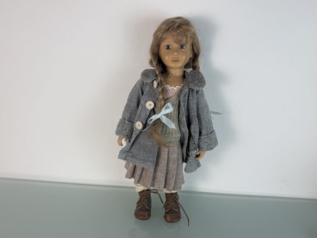 Künstlerpuppe Bettina Feigenspan Hirsch Vinyl Puppe 50 cm. Top Zustand 