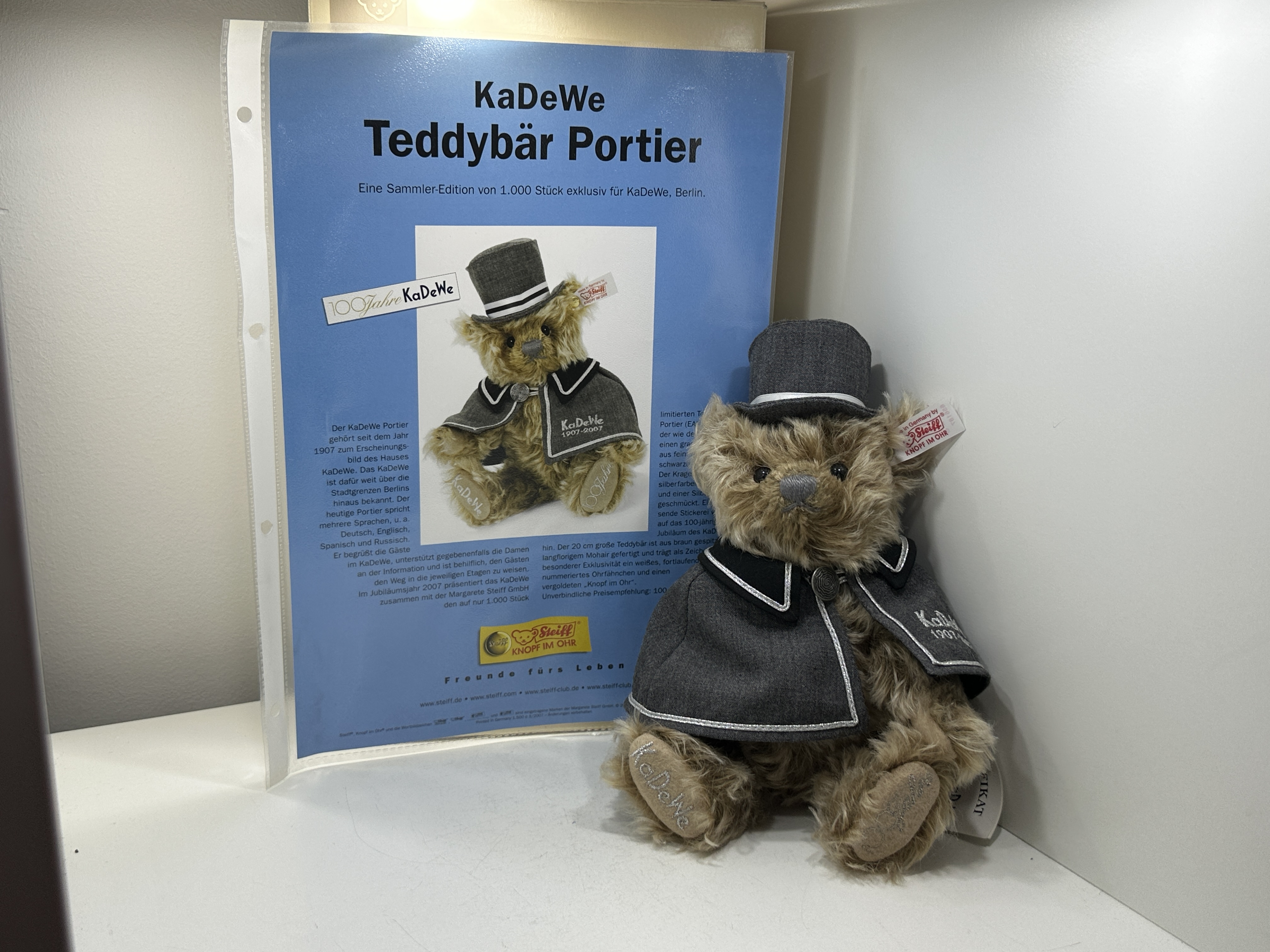 Steiff Tier 656187 KaDeWe Portier Teddybär 20 cm. Mit OVP. Top Zustand 
