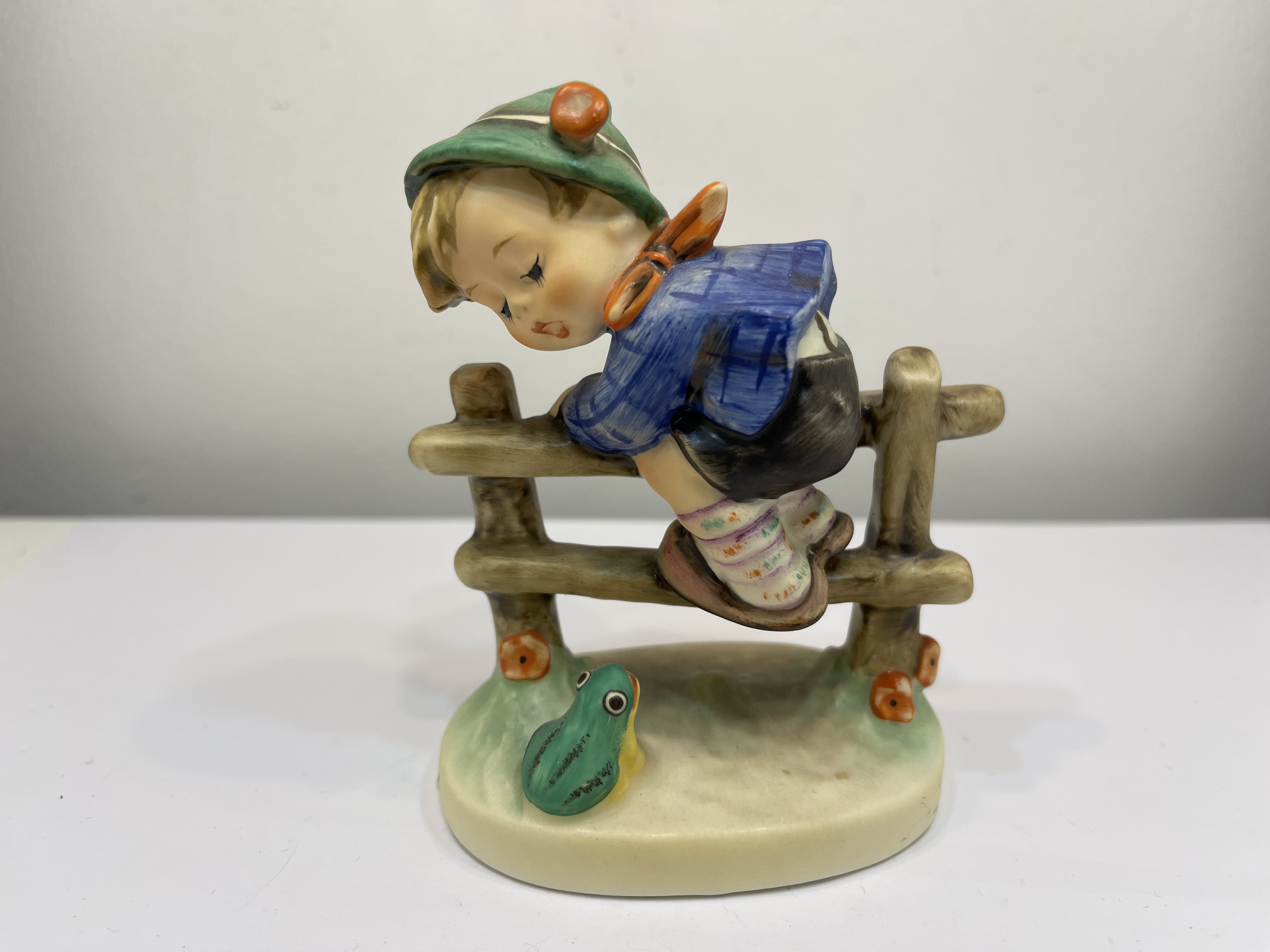  Hummel Figur 201 2/0 in tausend Ängsten 10,5 cm. 1 Wahl - Top Zustand  