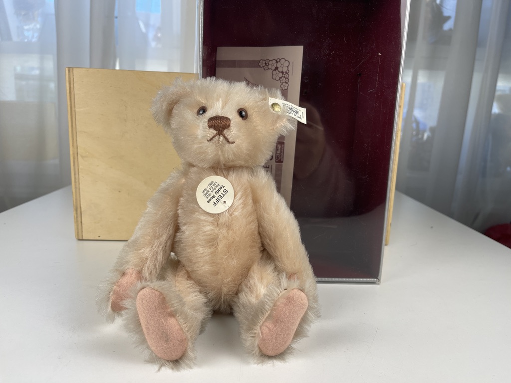 ꕤ Steiff Teddy bear Christmas Rose シュタイフ Steiff Animal 407154 Teddy Bear Rose 25cm. Excellent Condition +