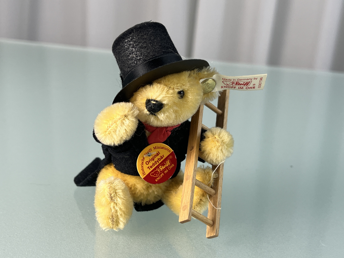 2B5F0DDC-D0E2-4A11-9DEE-